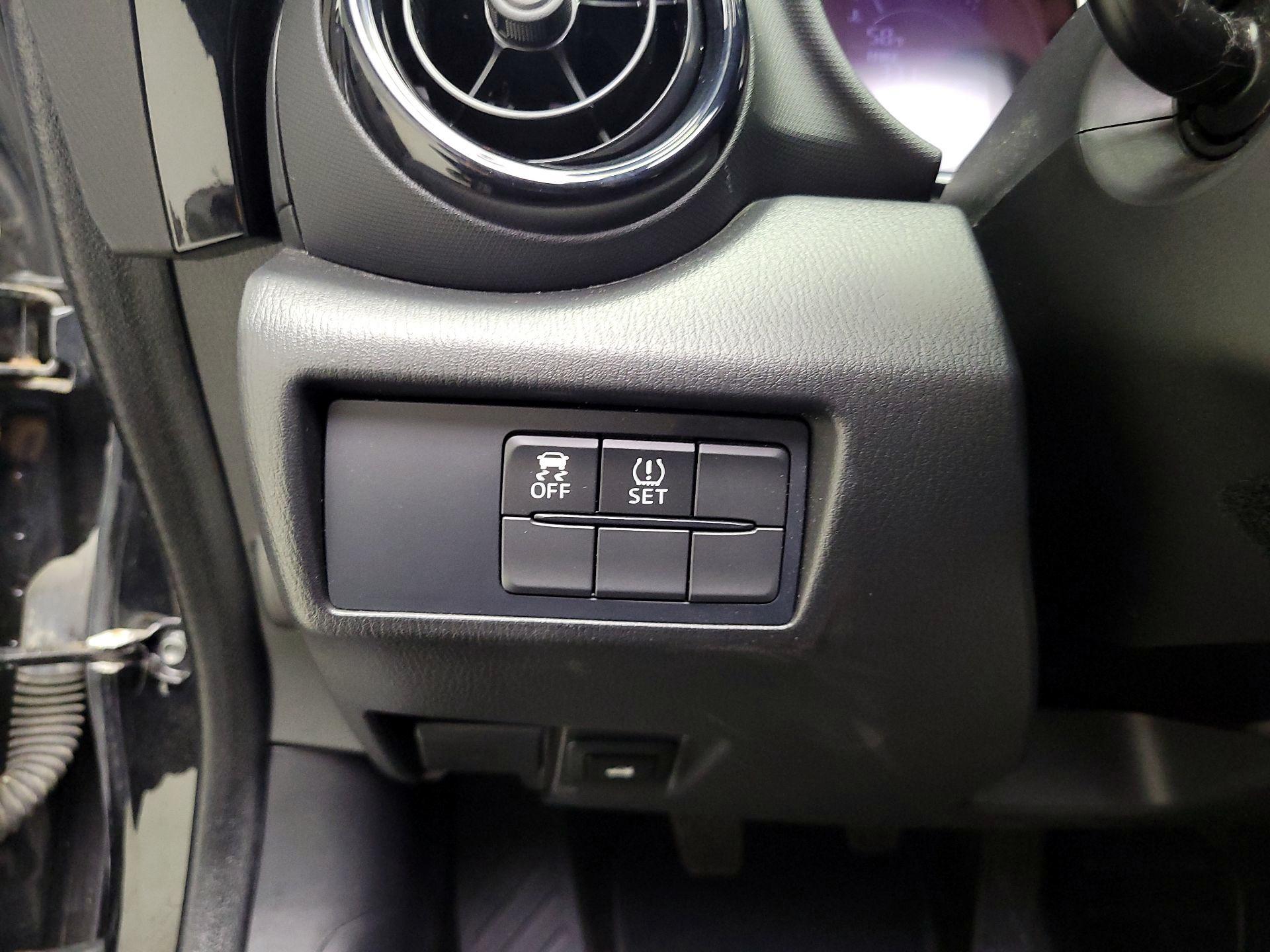 Thumbnail: 2016 Mazda MX-5 Miata - 13
