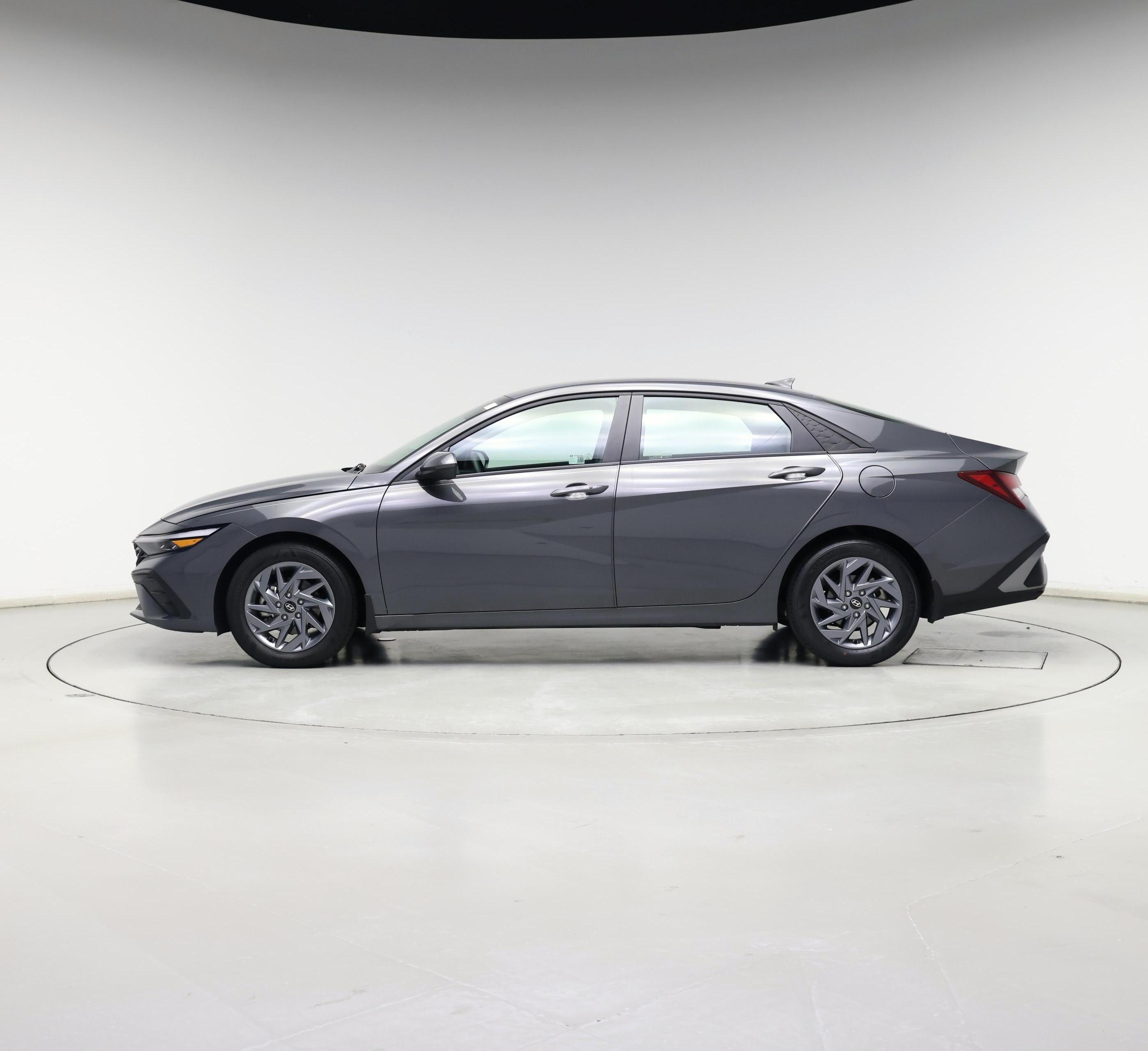 Thumbnail: 2024 Hyundai Elantra - 3