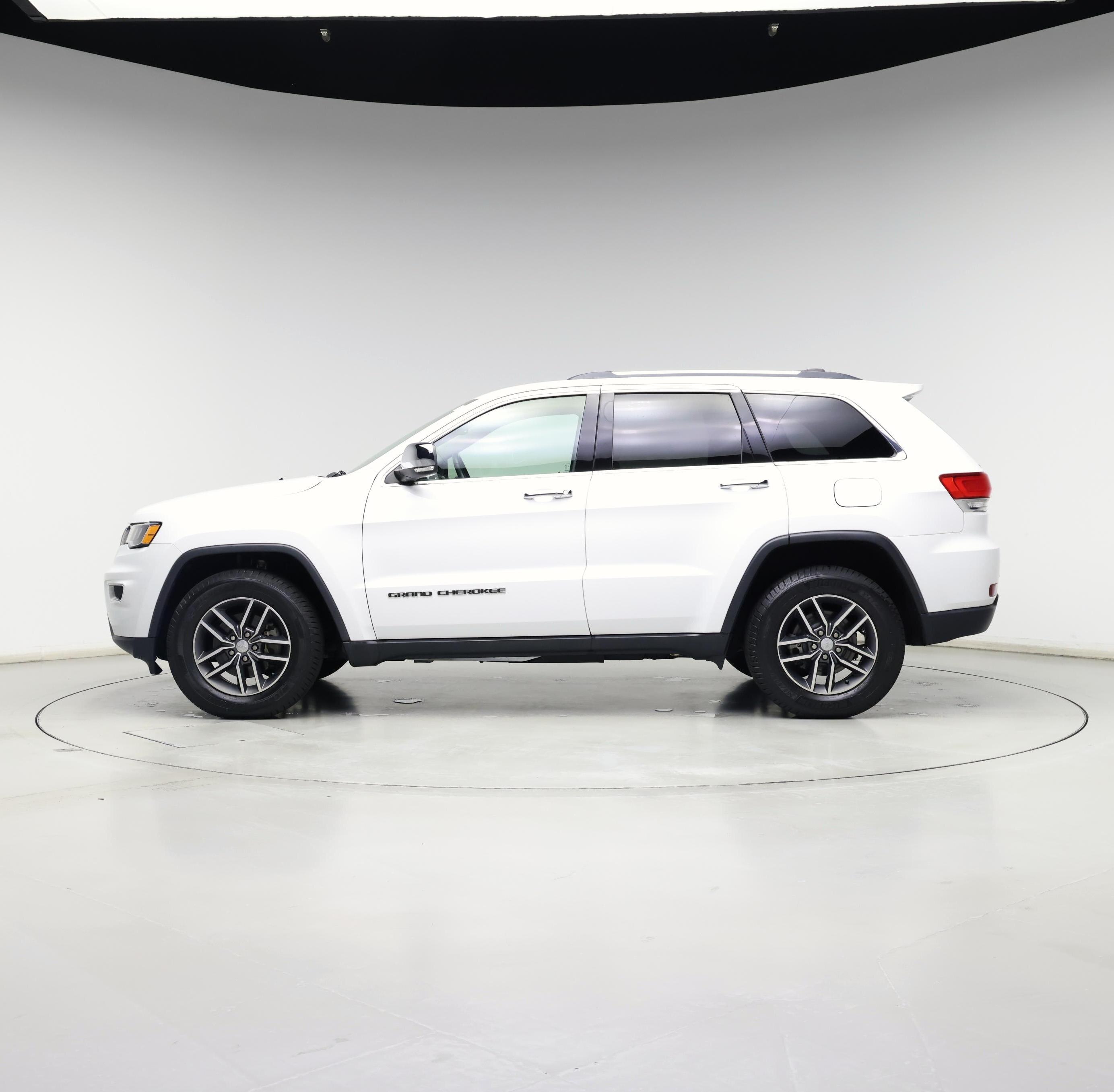 Thumbnail: 2017 Jeep Grand Cherokee - 3
