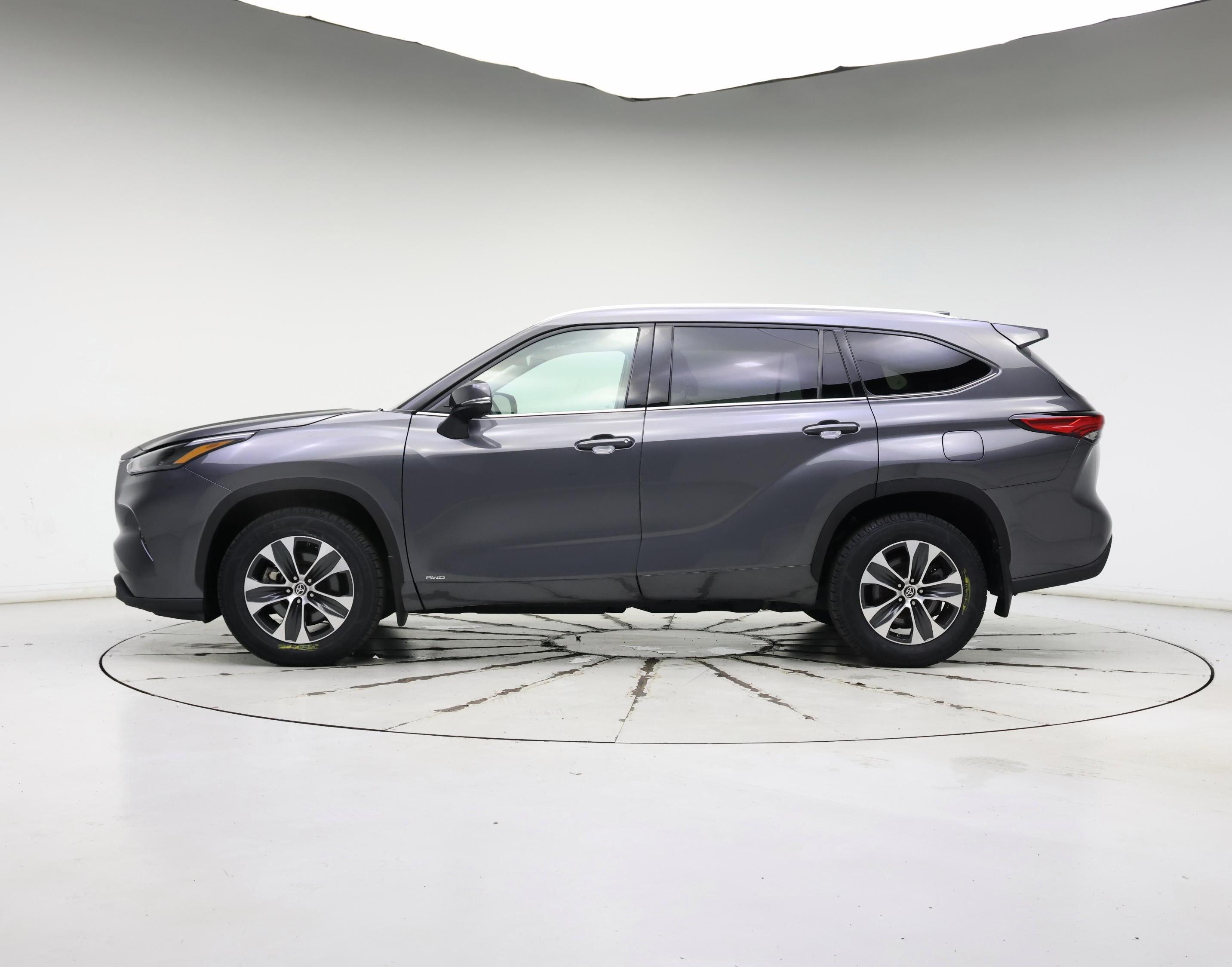 Thumbnail: 2022 Toyota Highlander - 3