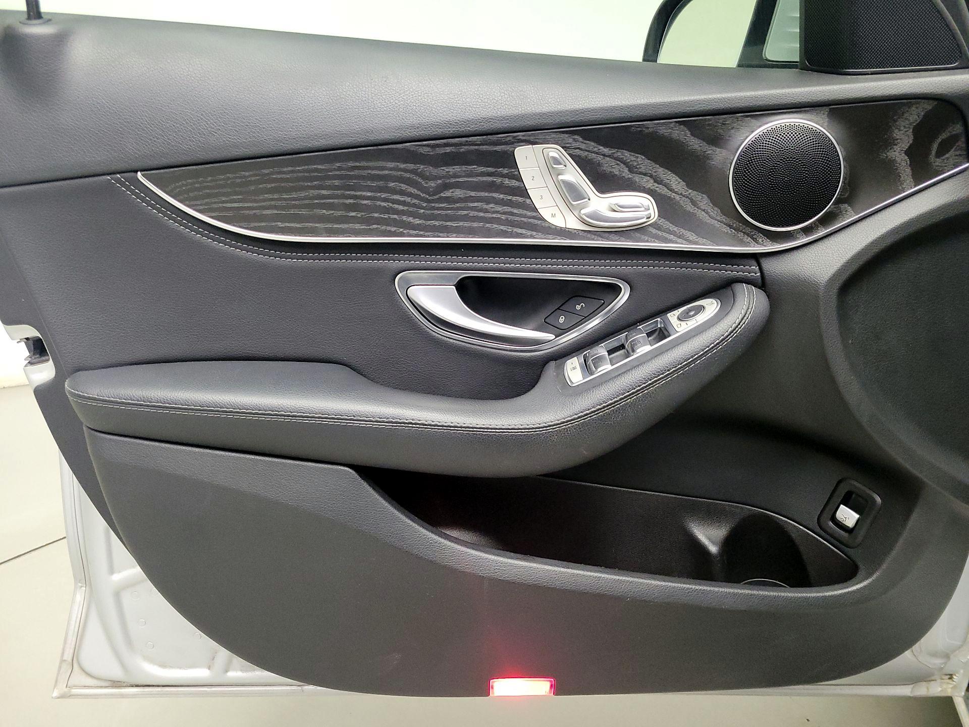 Thumbnail: 2015 Mercedes-Benz C-Class - 12