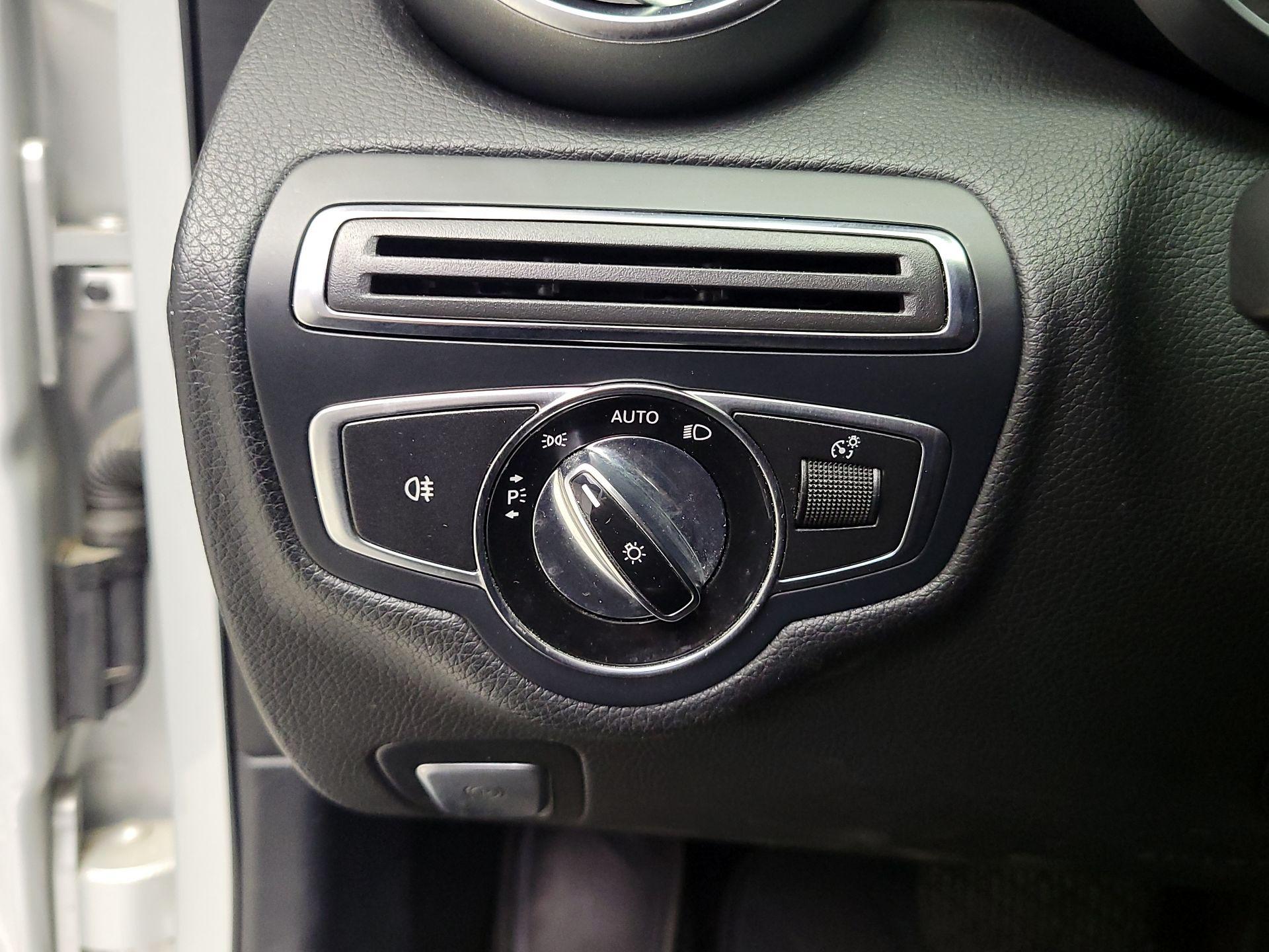 Thumbnail: 2015 Mercedes-Benz C-Class - 13