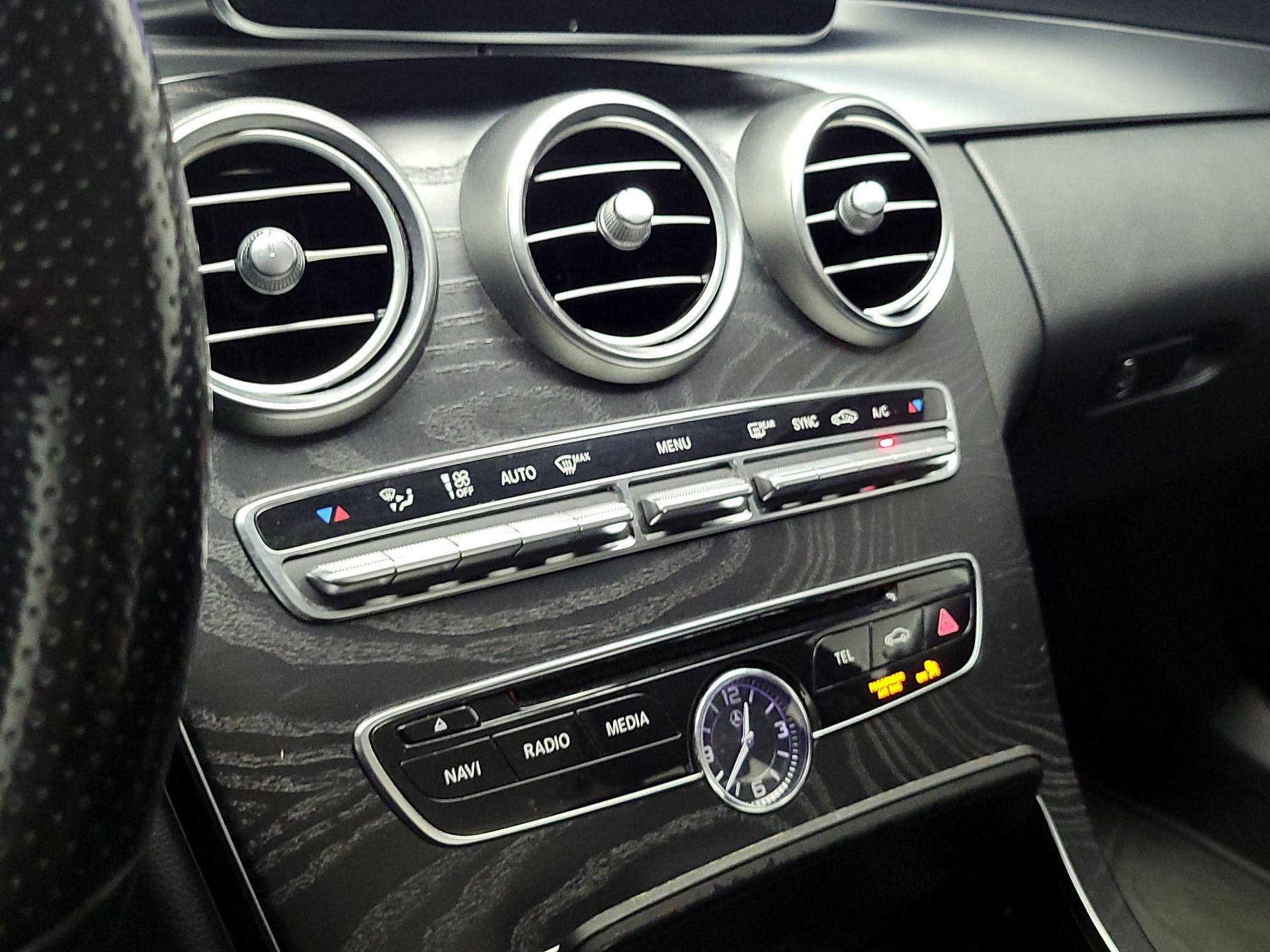 Thumbnail: 2015 Mercedes-Benz C-Class - 17