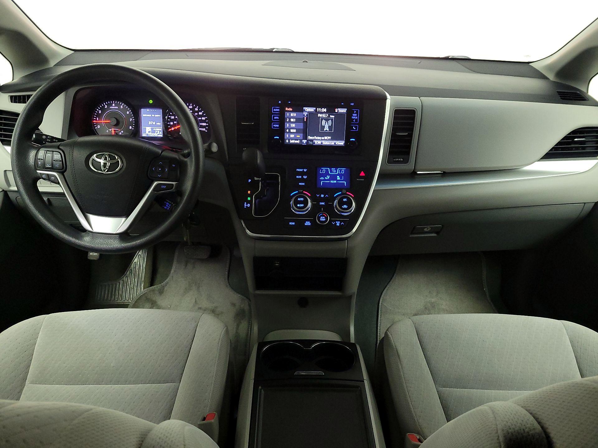 Thumbnail: 2016 Toyota Sienna - 9