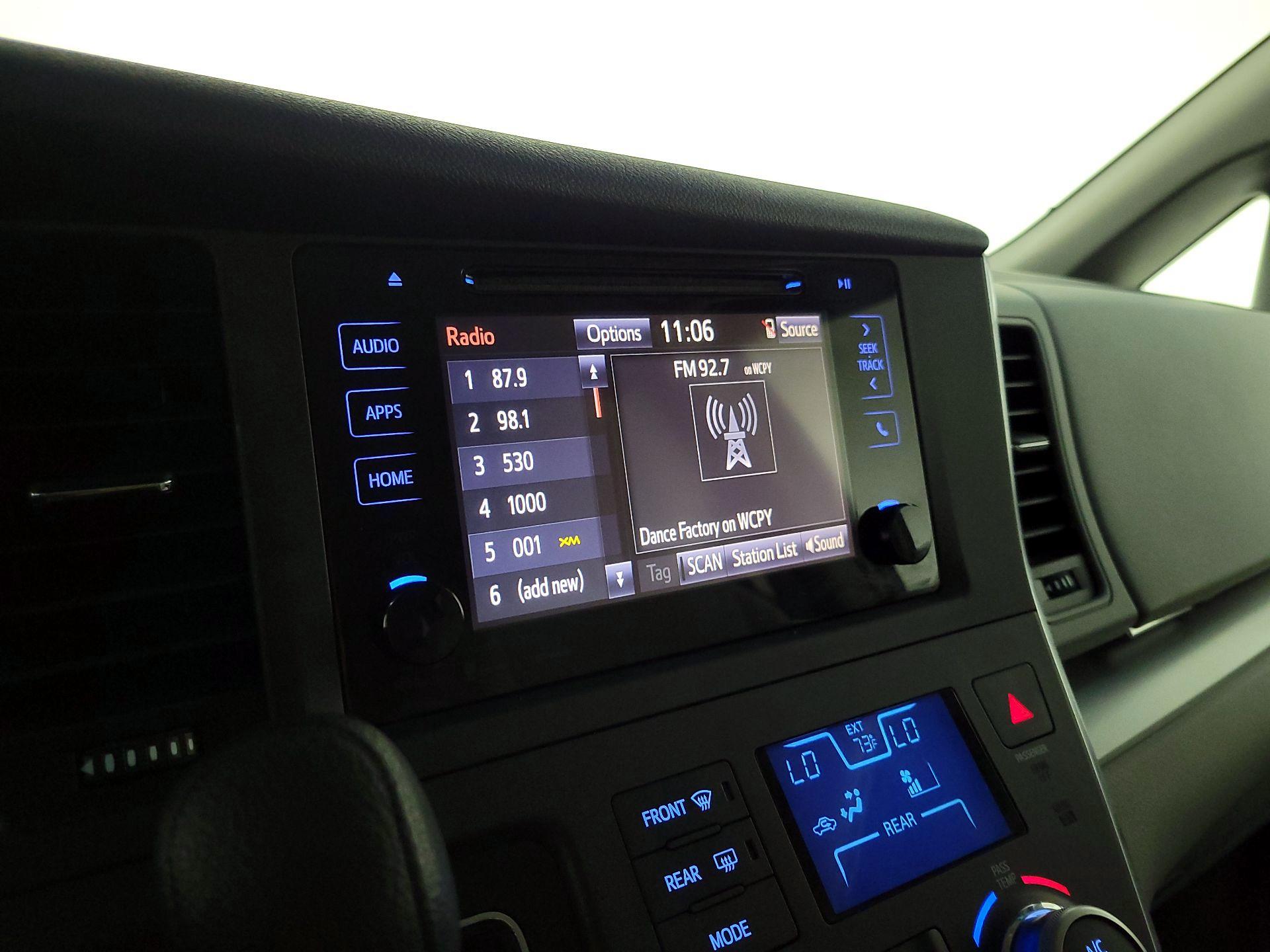 Thumbnail: 2016 Toyota Sienna - 15