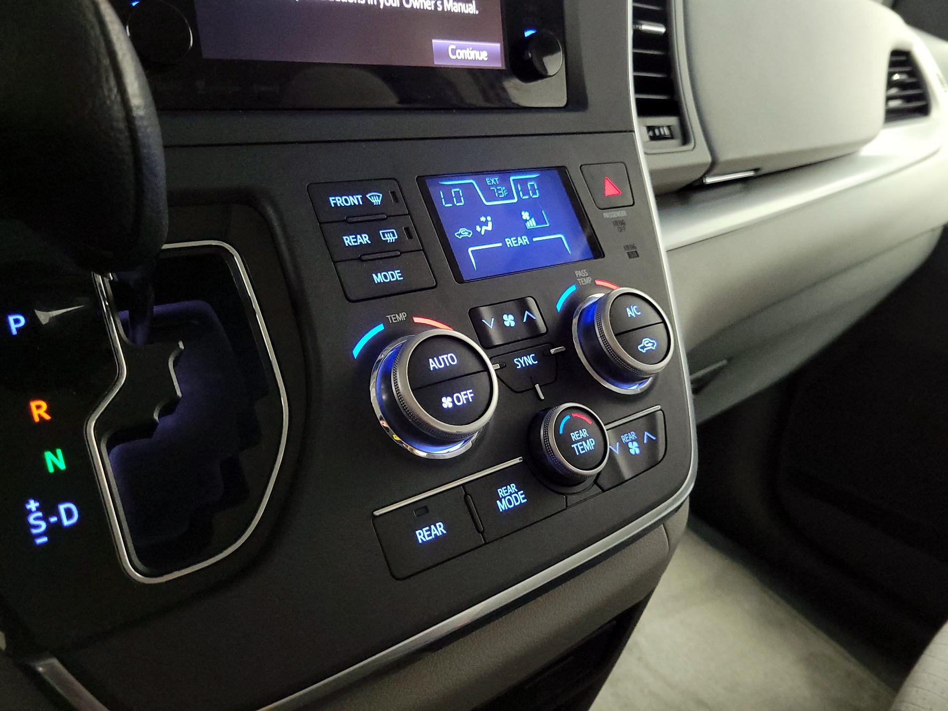 Thumbnail: 2016 Toyota Sienna - 16