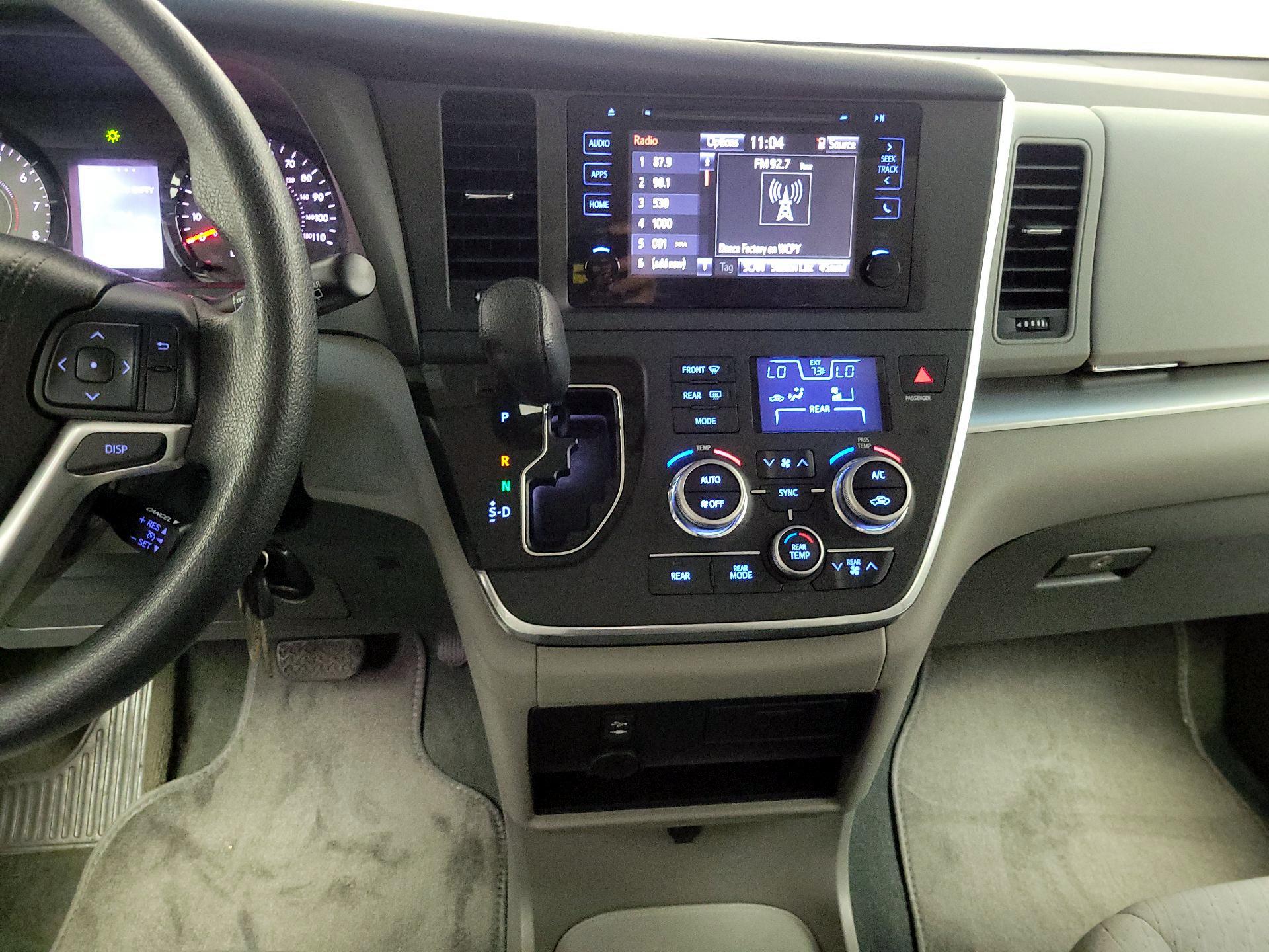 Thumbnail: 2016 Toyota Sienna - 17
