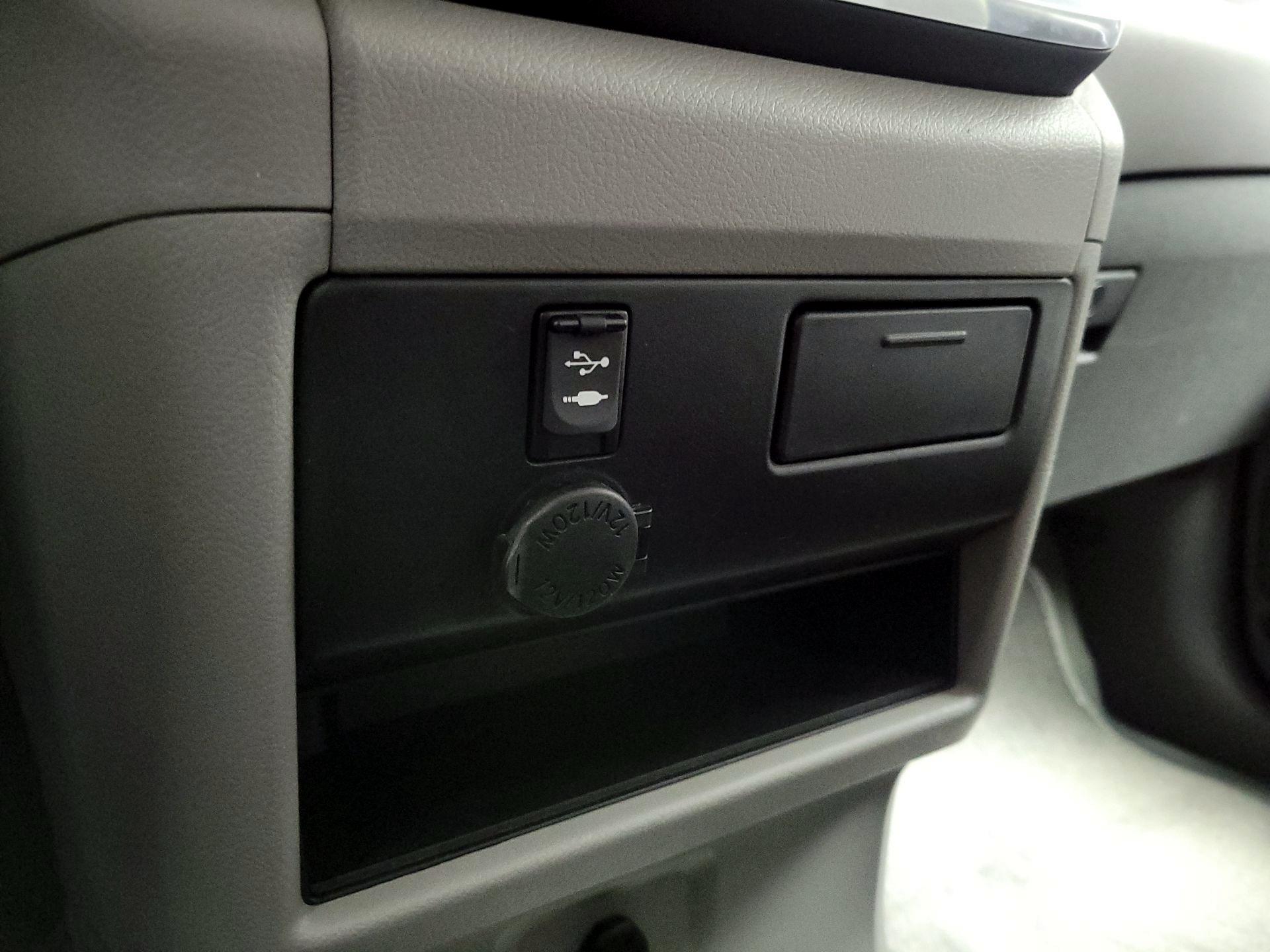 Thumbnail: 2016 Toyota Sienna - 18