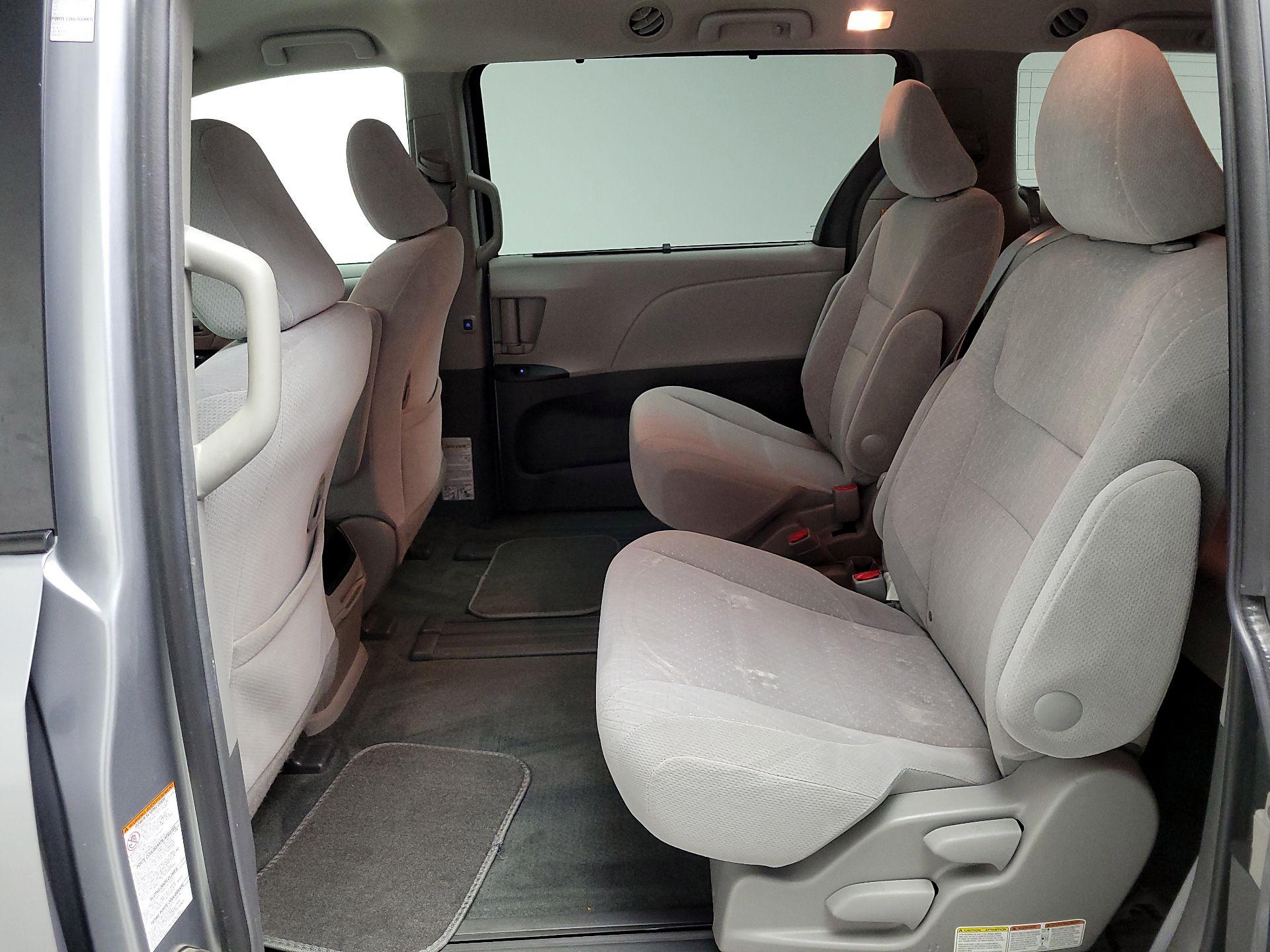 Thumbnail: 2016 Toyota Sienna - 19
