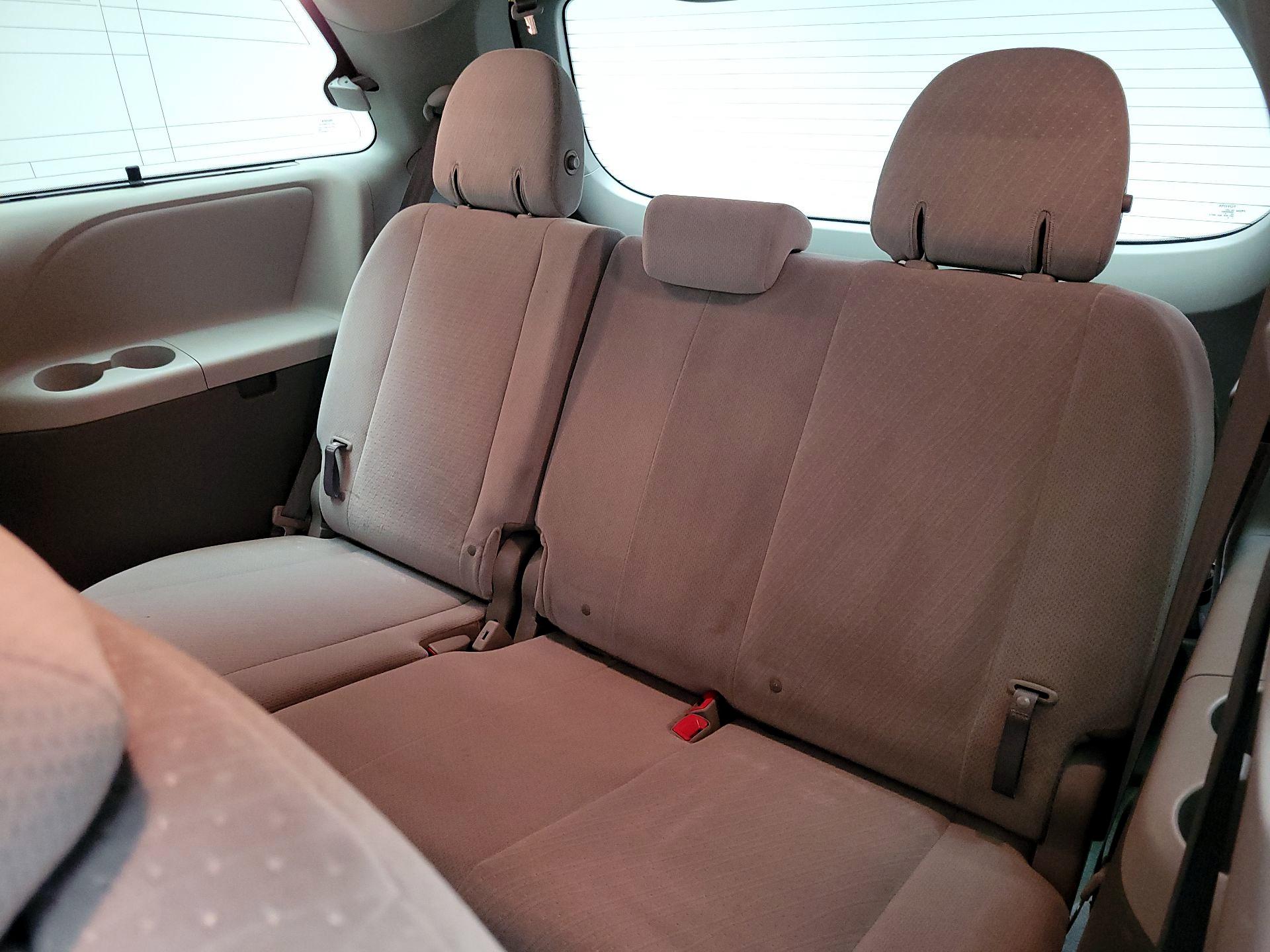 Thumbnail: 2016 Toyota Sienna - 20