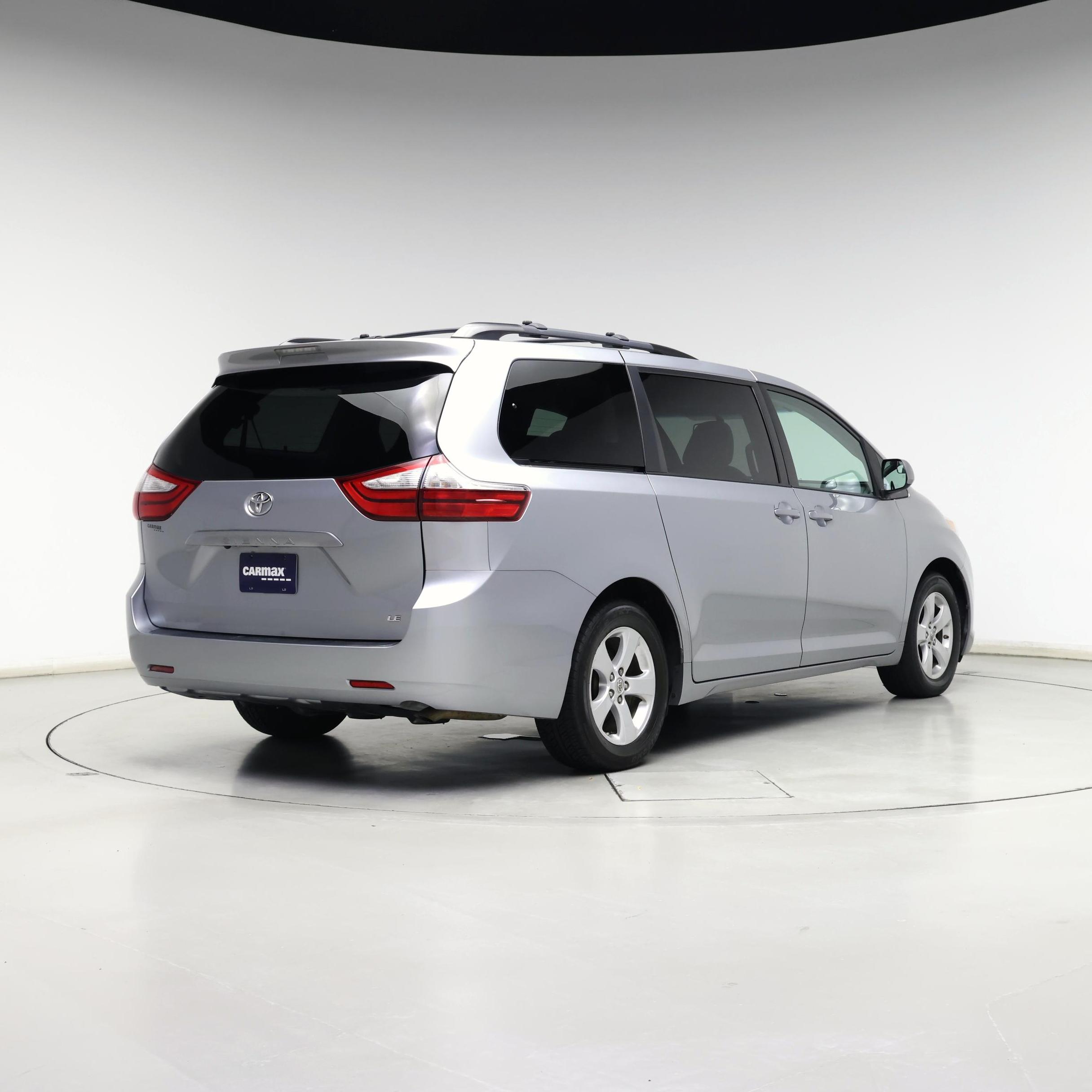Thumbnail: 2016 Toyota Sienna - 8