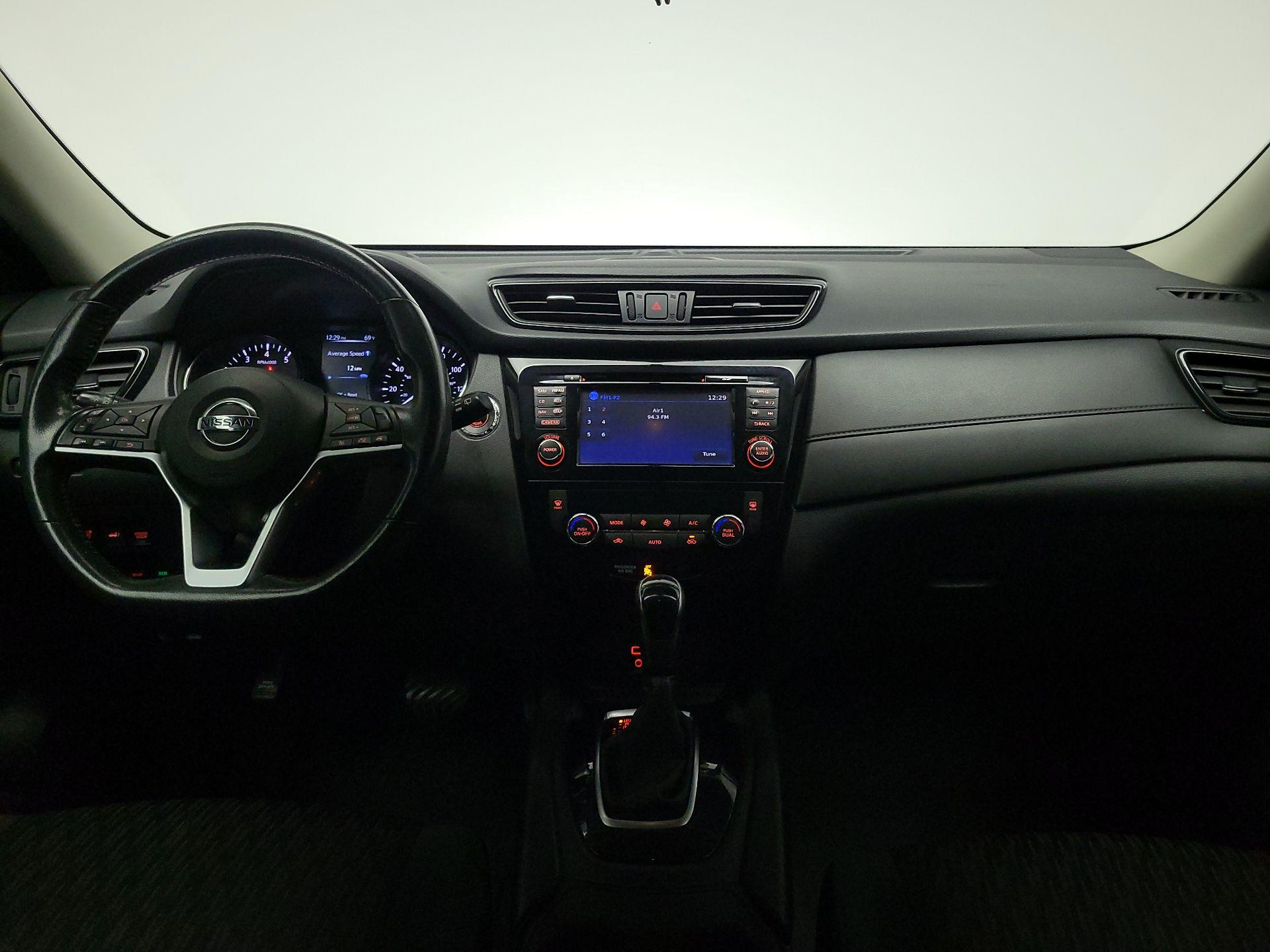 Thumbnail: 2017 Nissan Rogue - 9