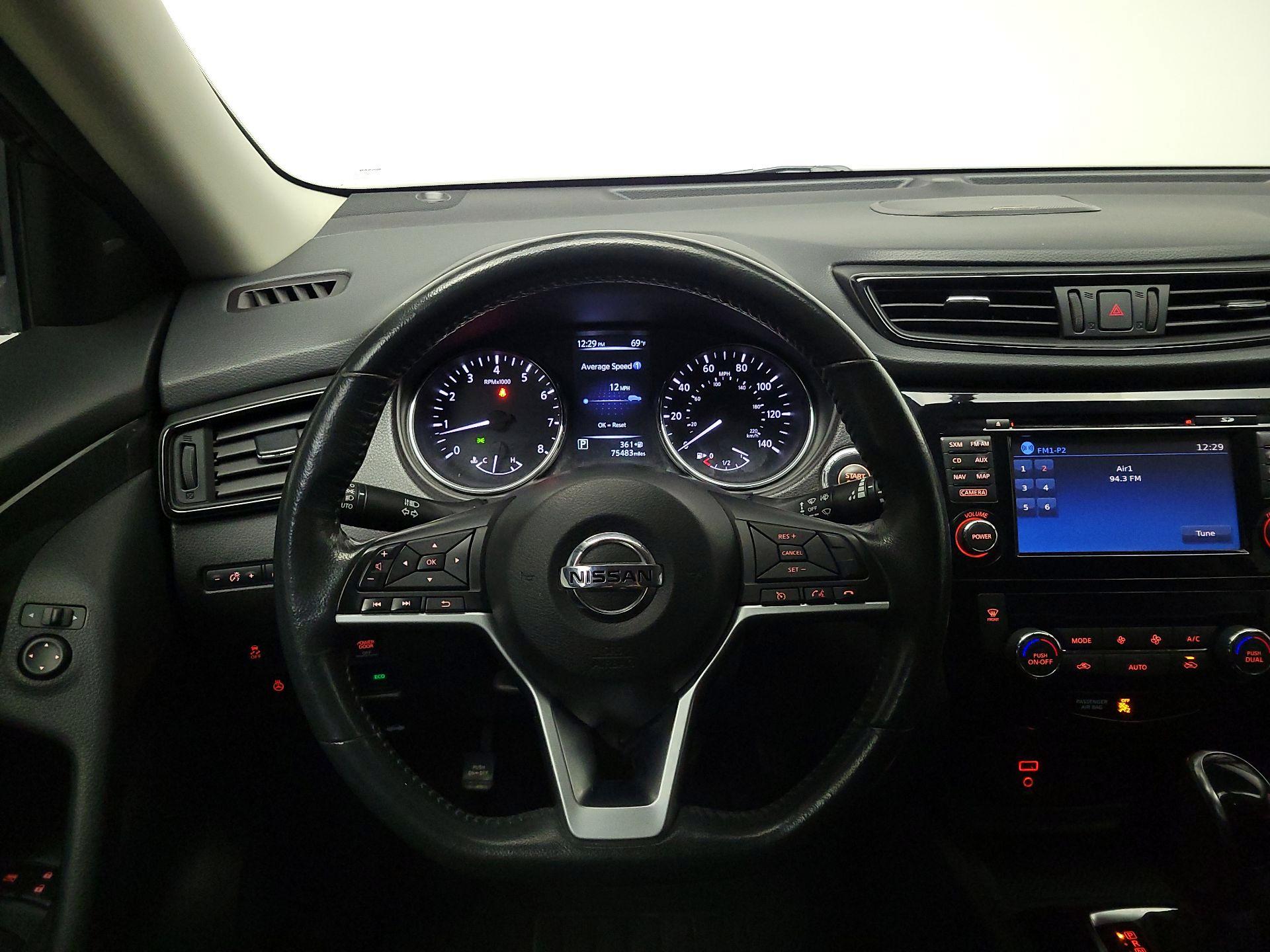 Thumbnail: 2017 Nissan Rogue - 10