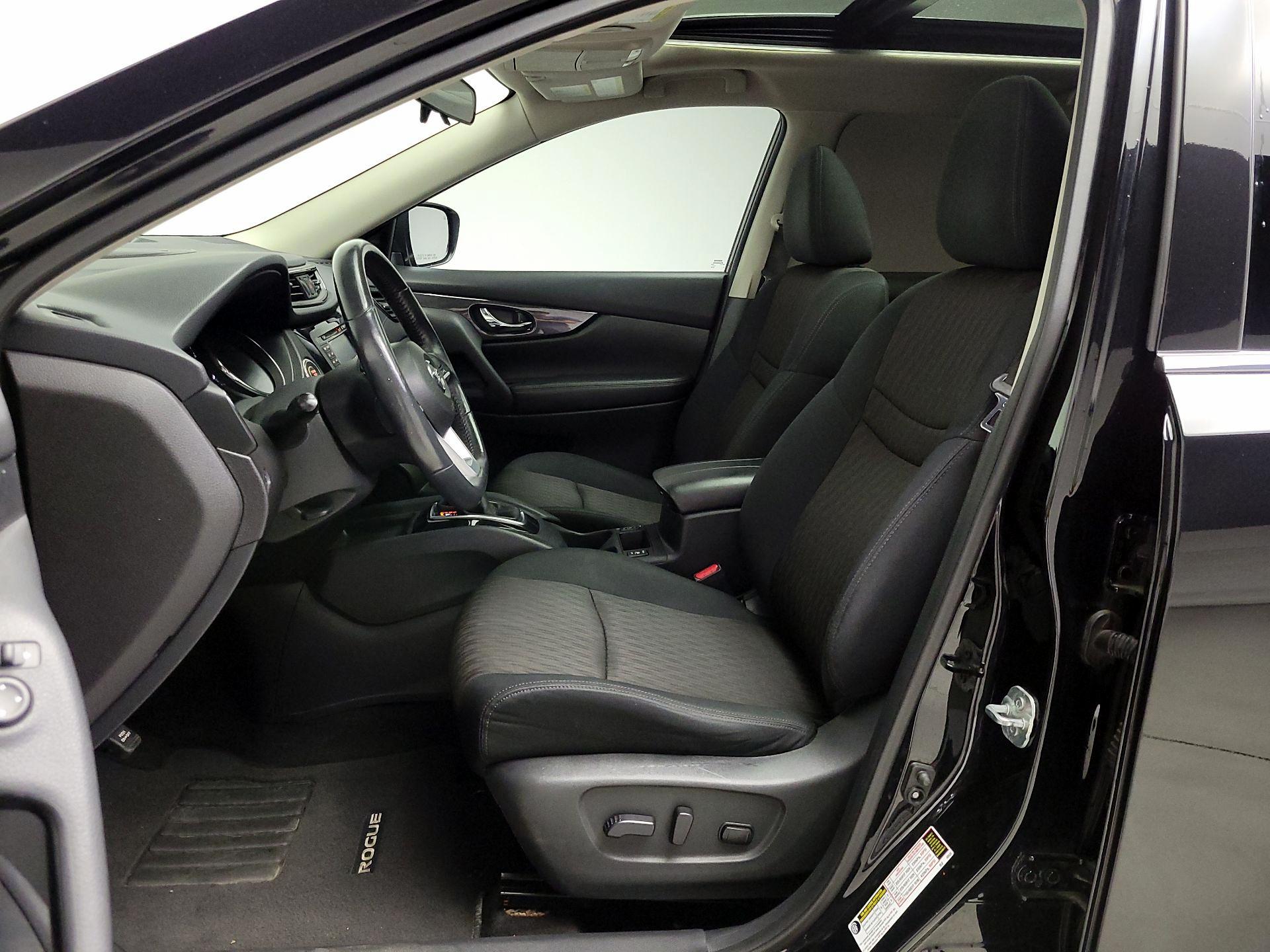 Thumbnail: 2017 Nissan Rogue - 11