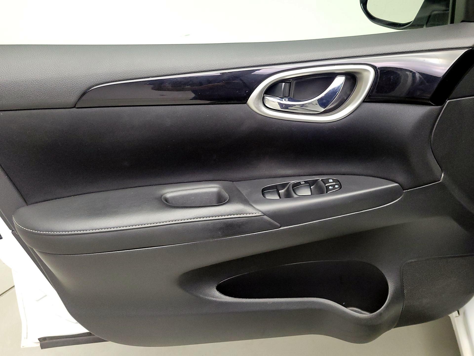 Thumbnail: 2016 Nissan Sentra - 12