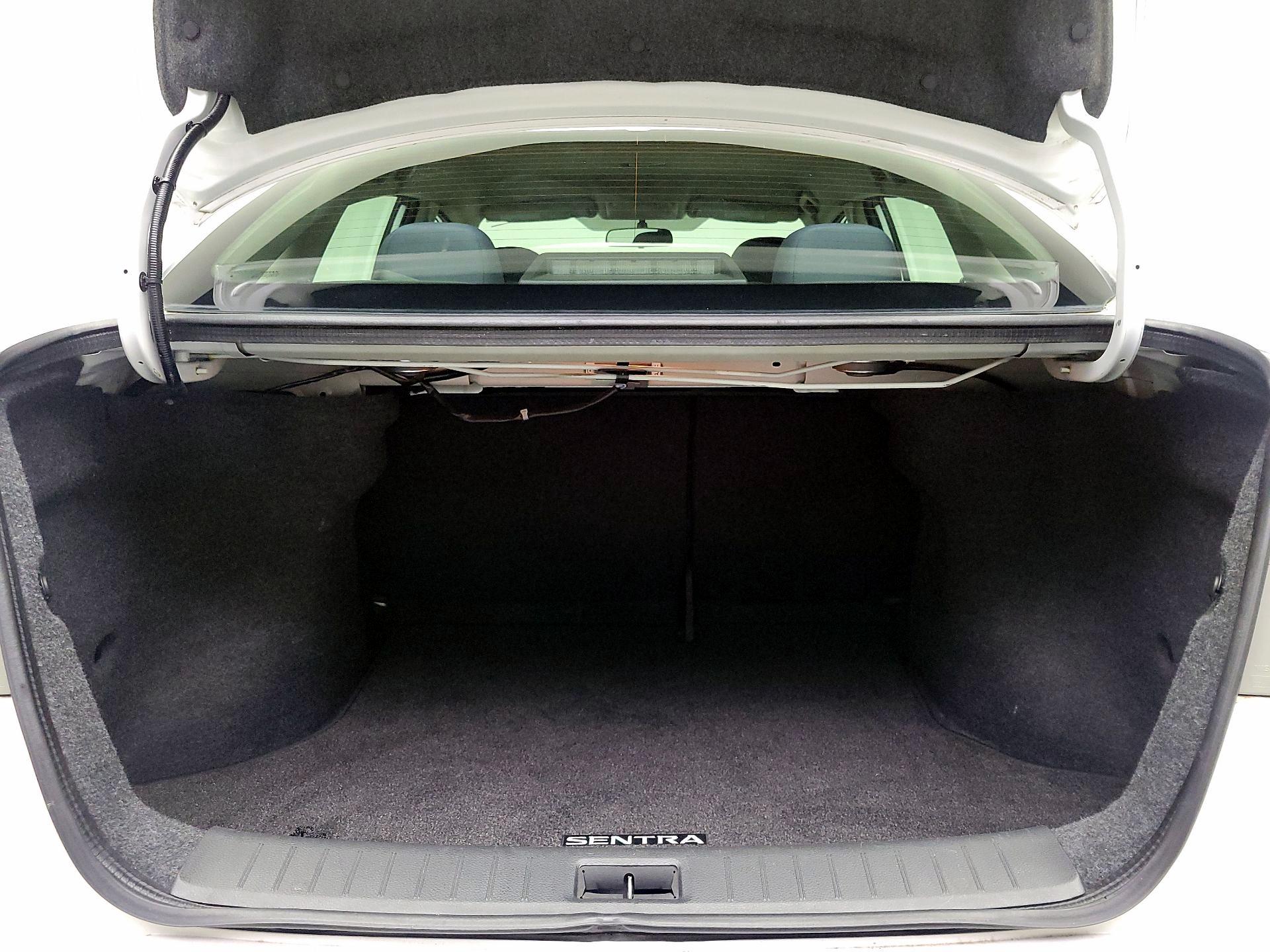 Thumbnail: 2016 Nissan Sentra - 20