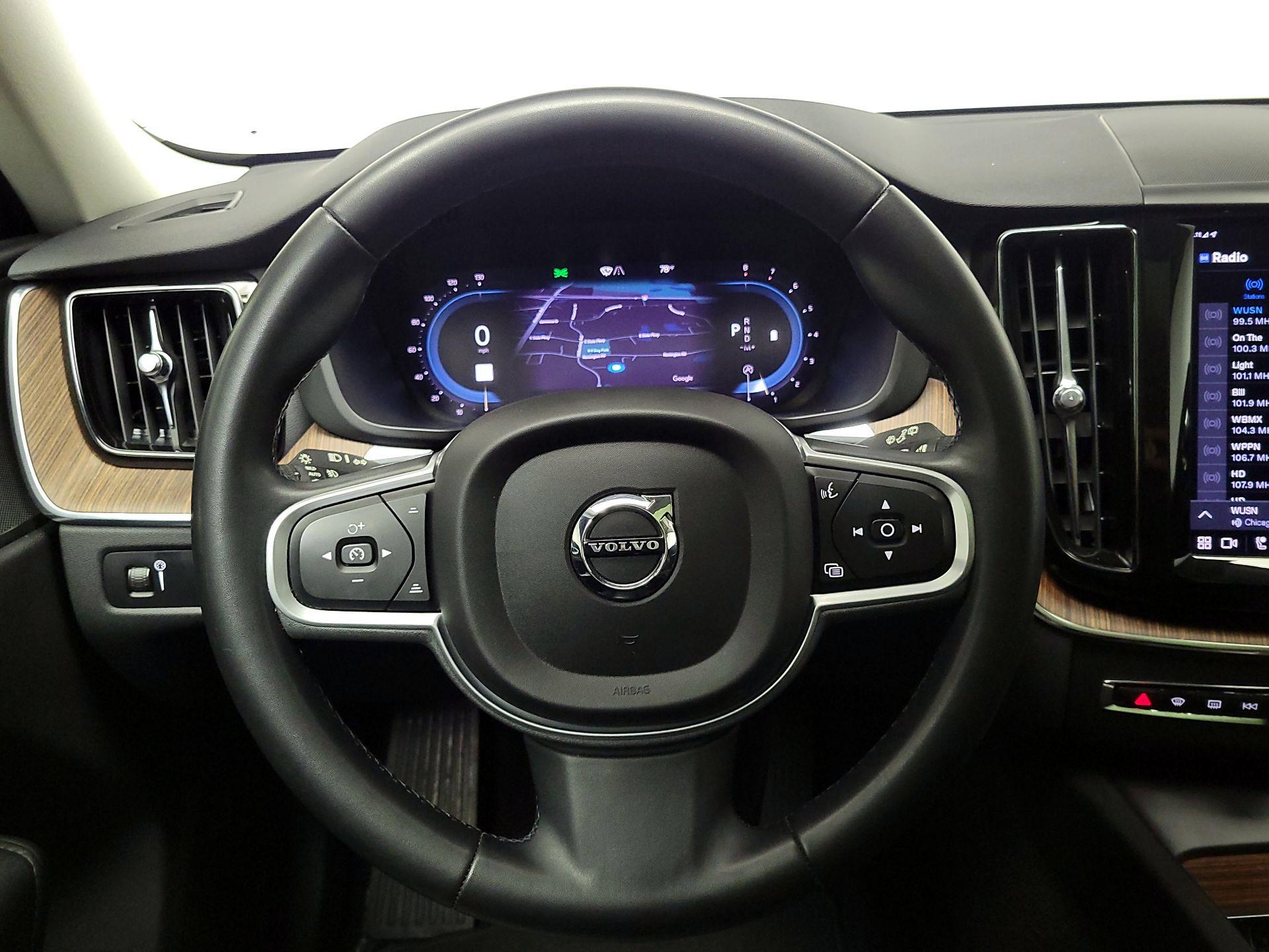 Thumbnail: 2022 Volvo XC60 - 10