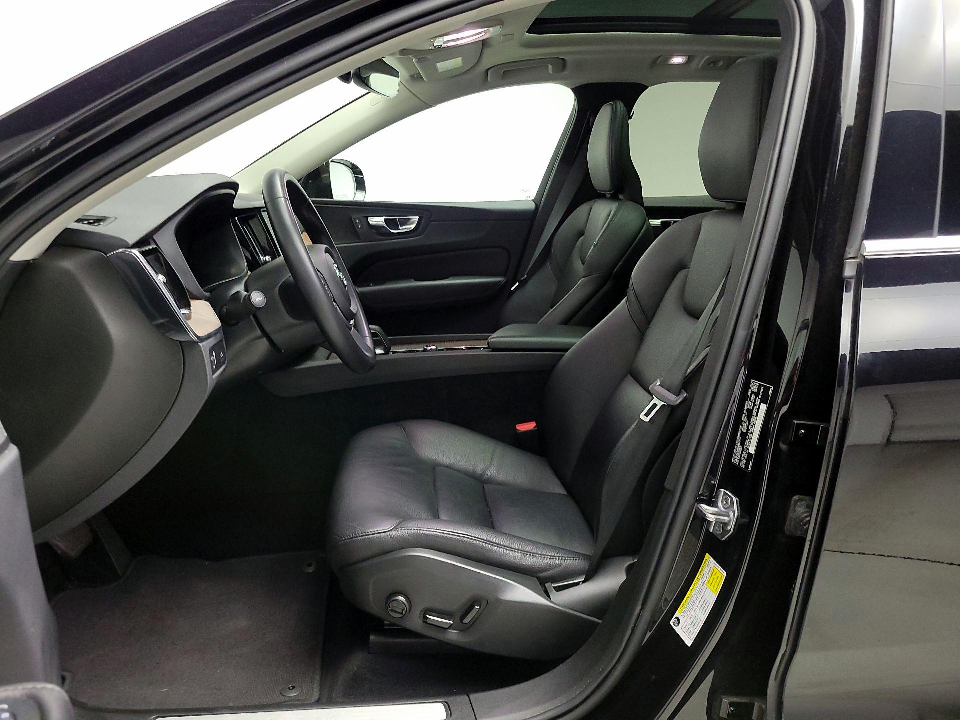 Thumbnail: 2022 Volvo XC60 - 11