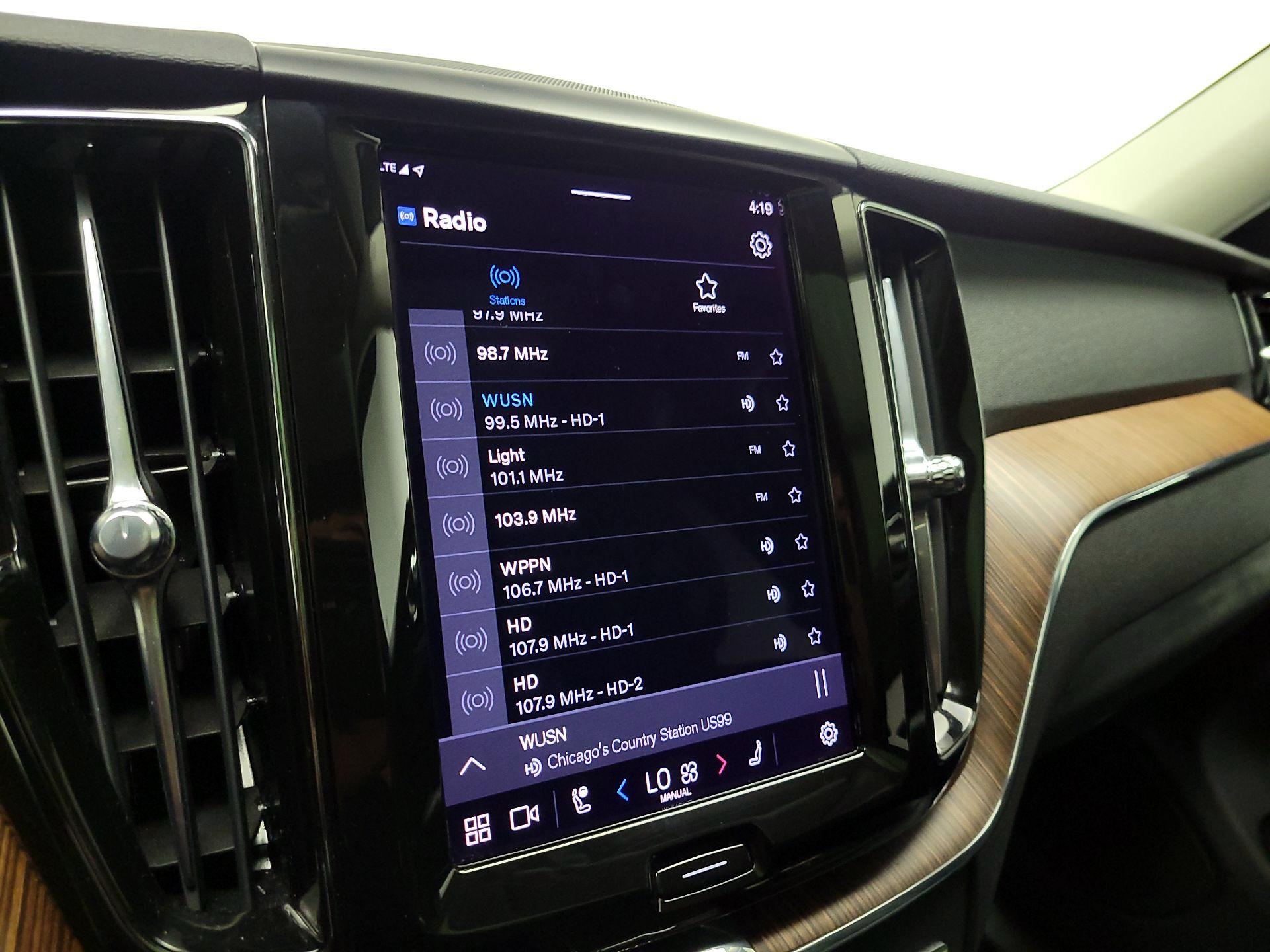 Thumbnail: 2022 Volvo XC60 - 16