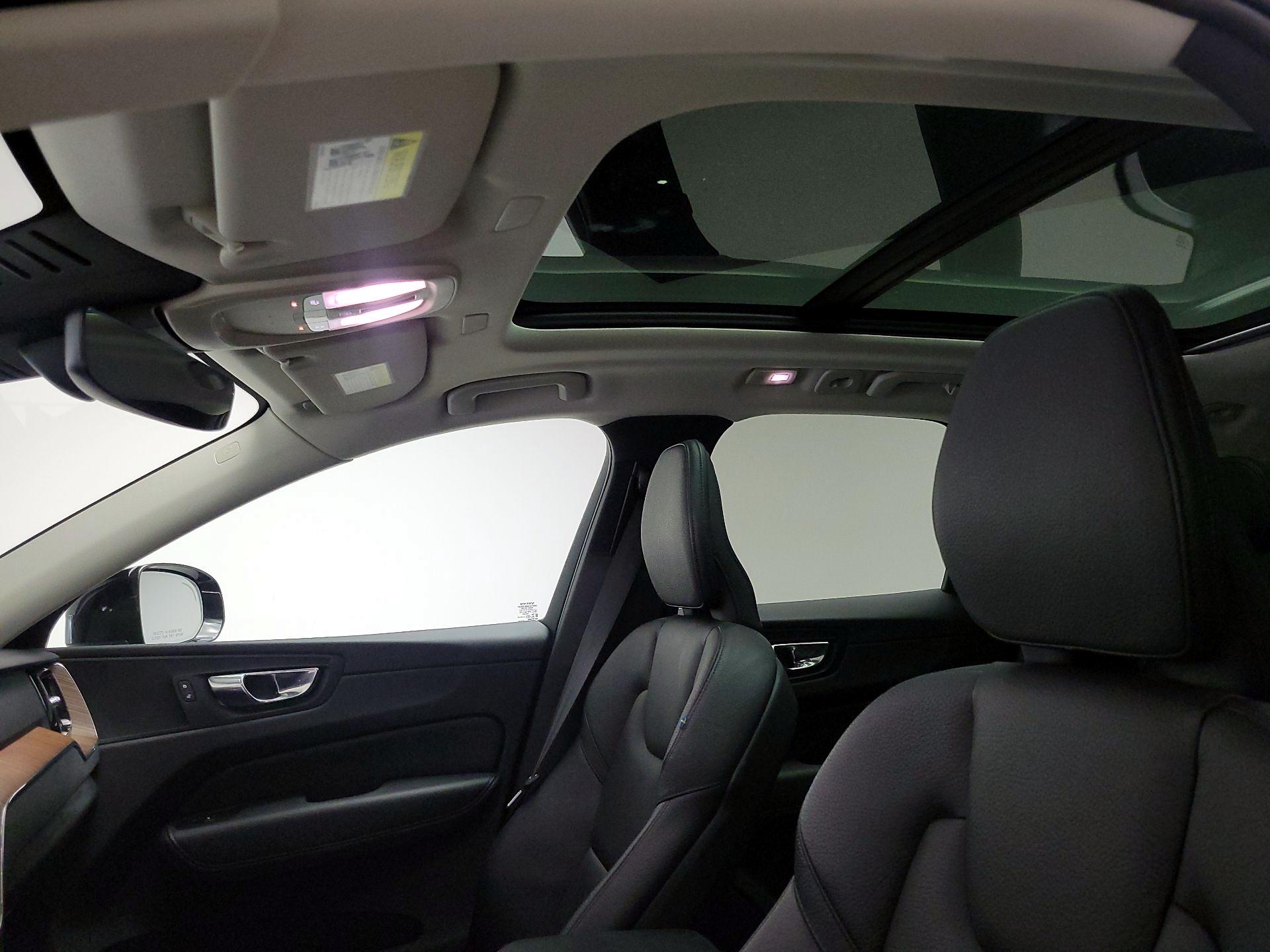 Thumbnail: 2022 Volvo XC60 - 20