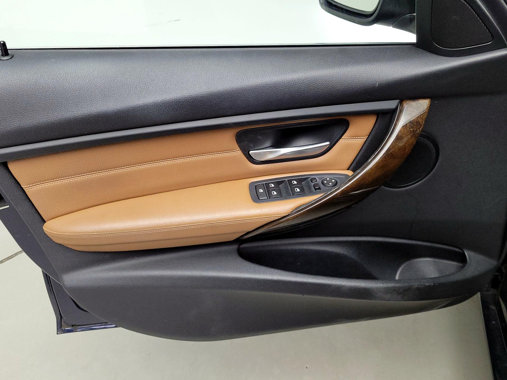 Thumbnail: 2015 BMW 3 Series - 12