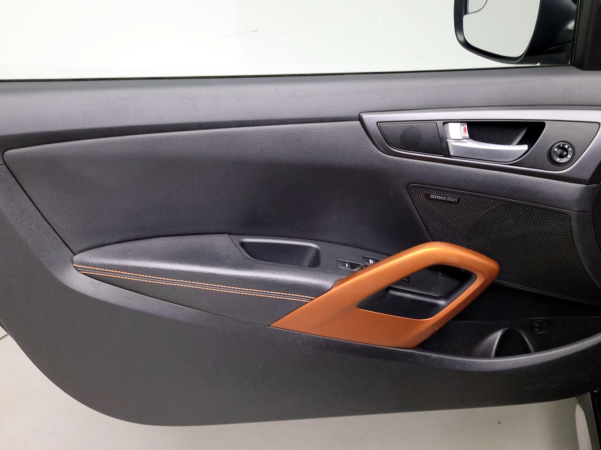 Thumbnail: 2016 Hyundai Veloster - 12