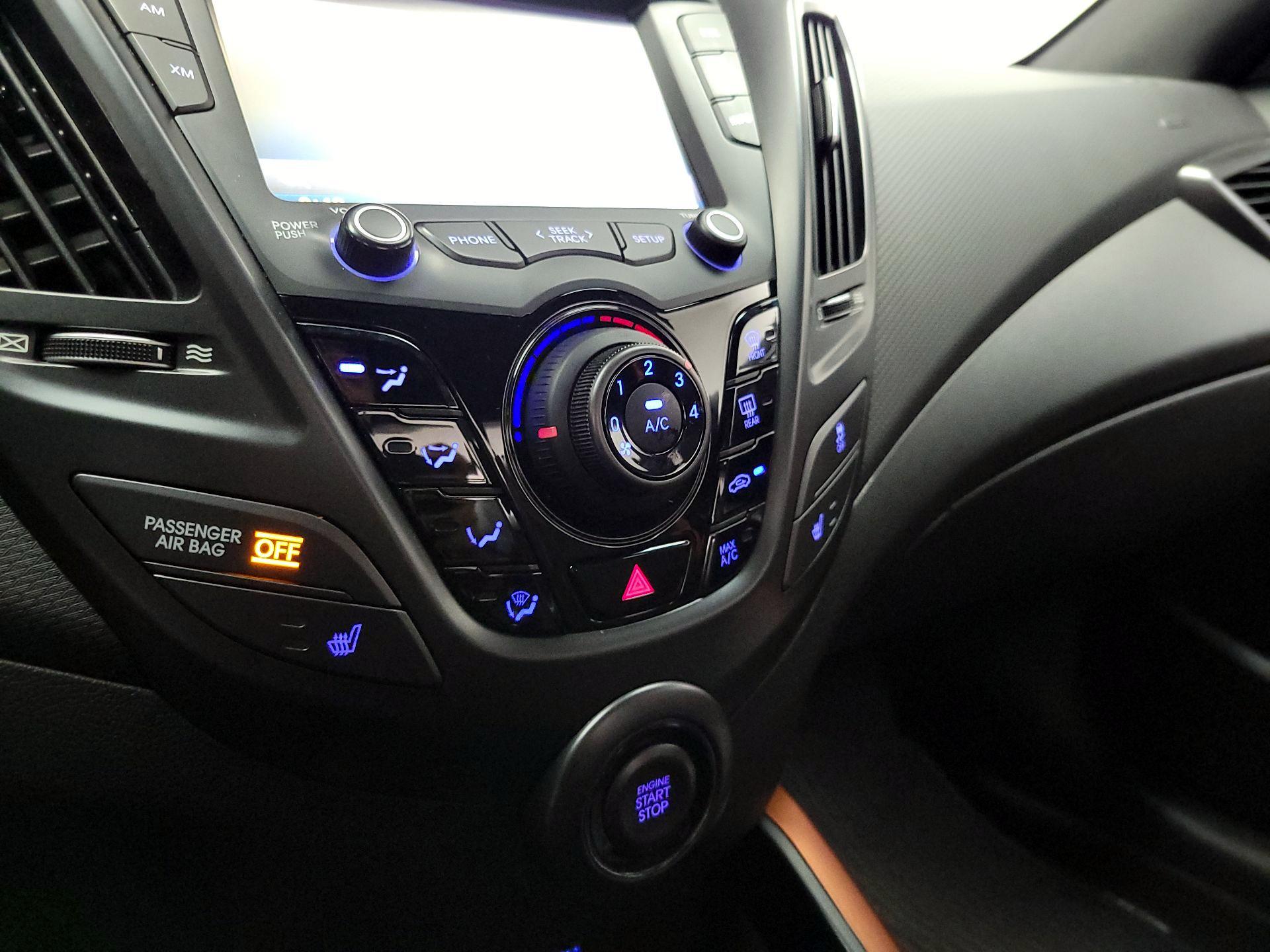 Thumbnail: 2016 Hyundai Veloster - 16