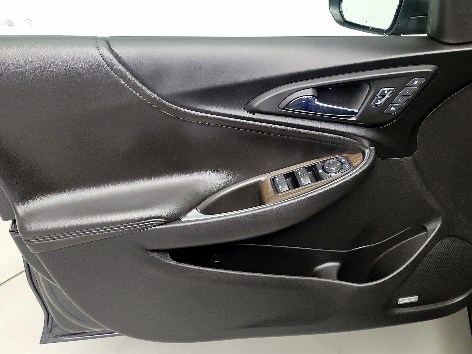 Thumbnail: 2016 Chevrolet Malibu - 12