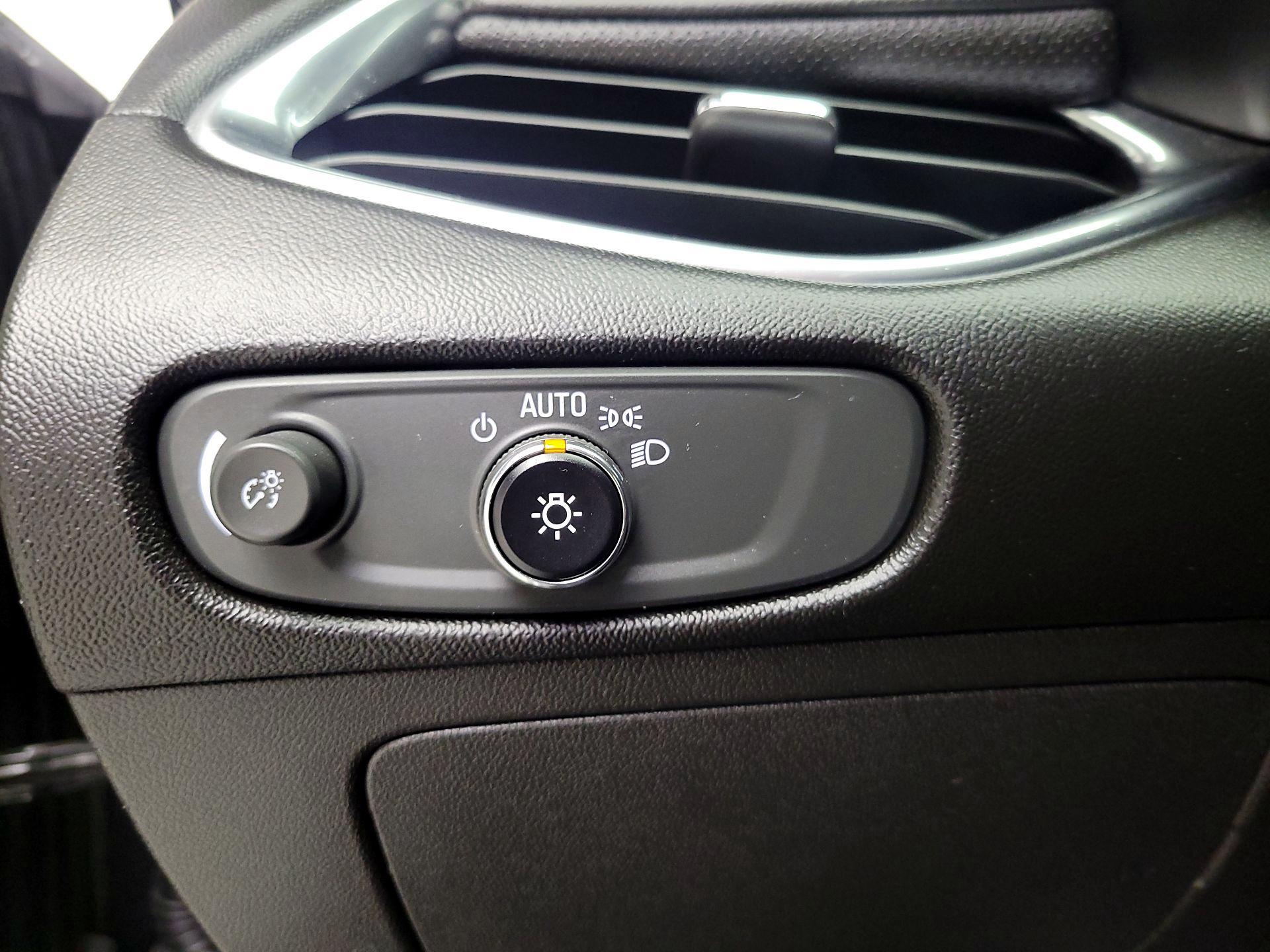 Thumbnail: 2016 Chevrolet Malibu - 13
