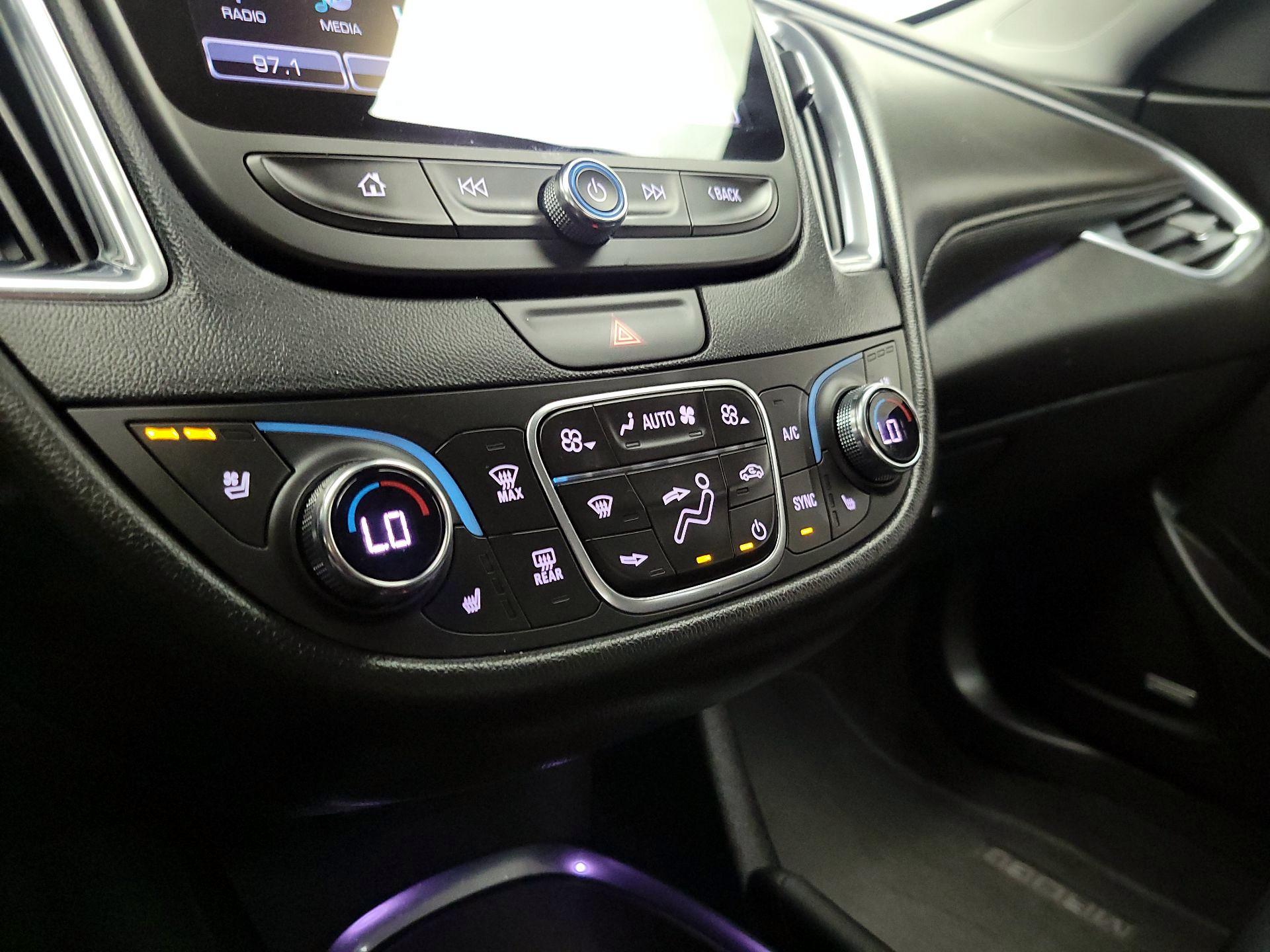 Thumbnail: 2016 Chevrolet Malibu - 17