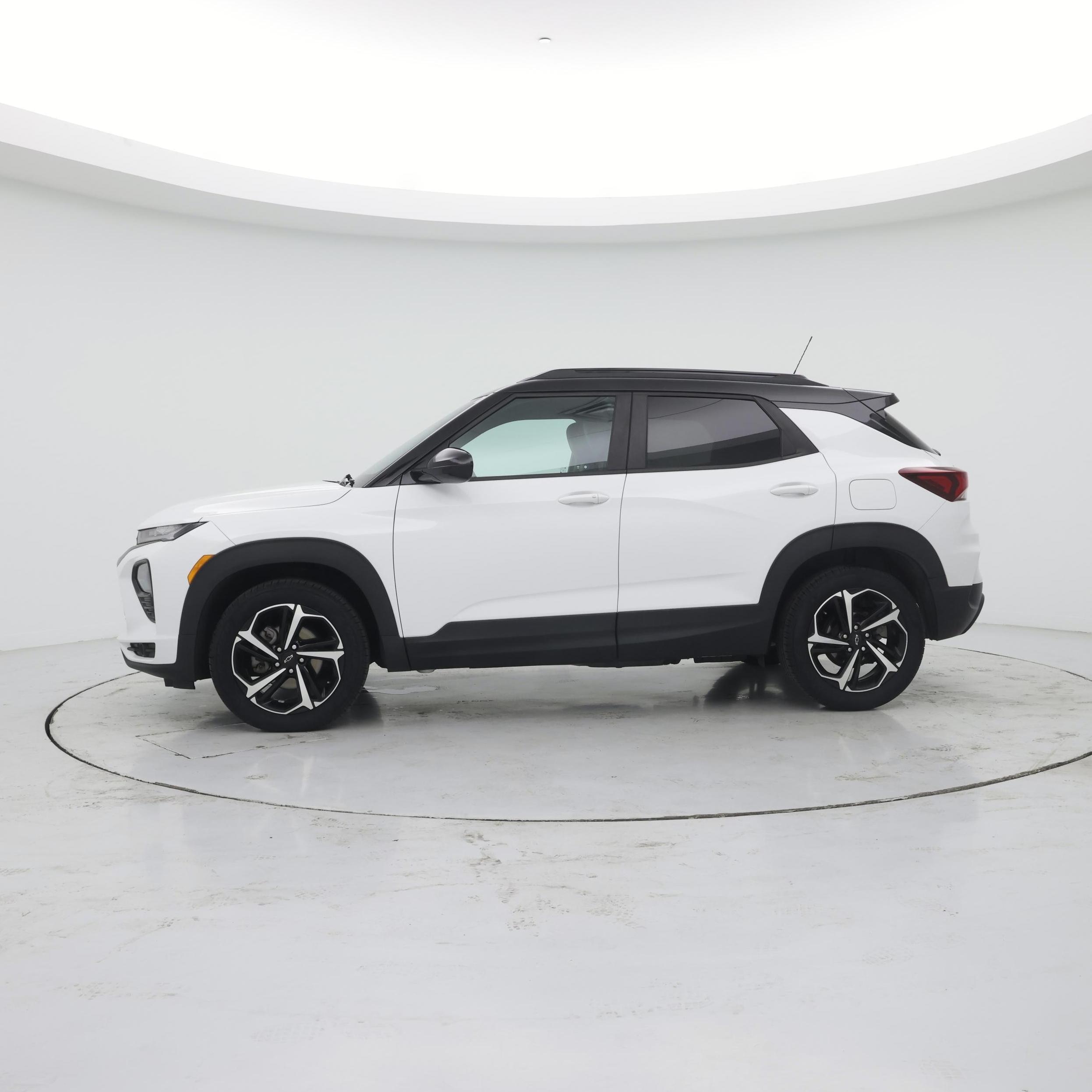 Thumbnail: 2021 Chevrolet TrailBlazer - 3