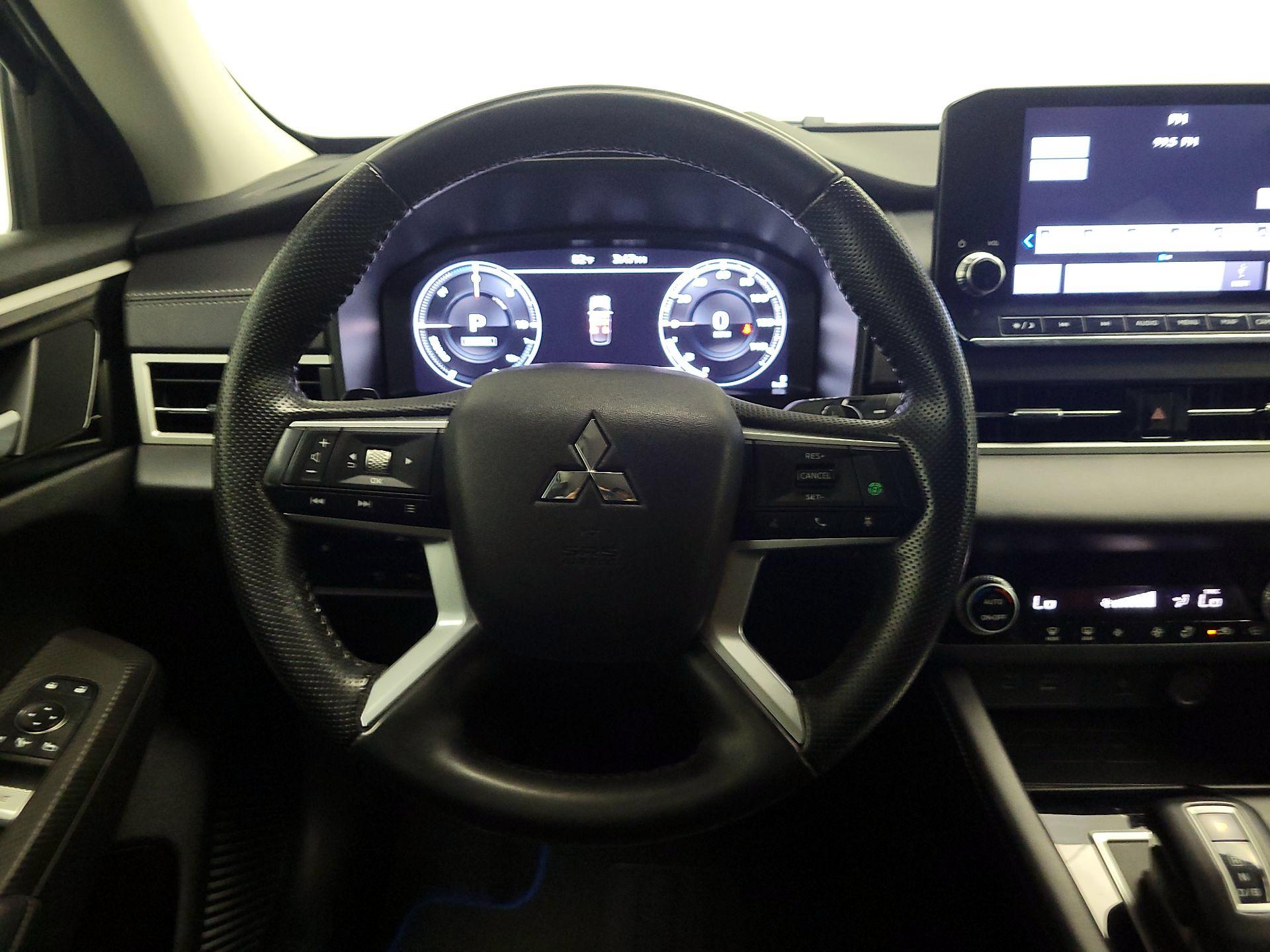 Thumbnail: 2024 Mitsubishi Outlander - 10