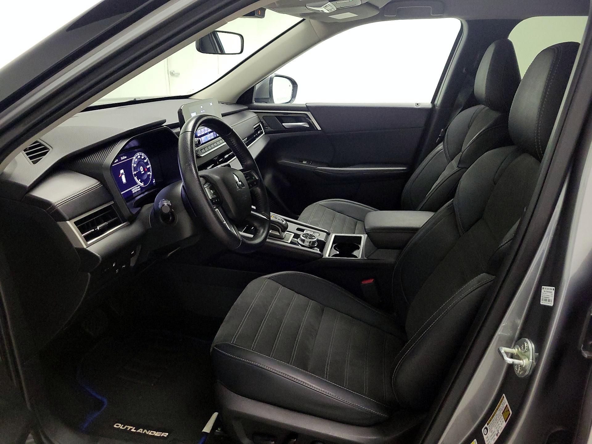 Thumbnail: 2024 Mitsubishi Outlander - 11