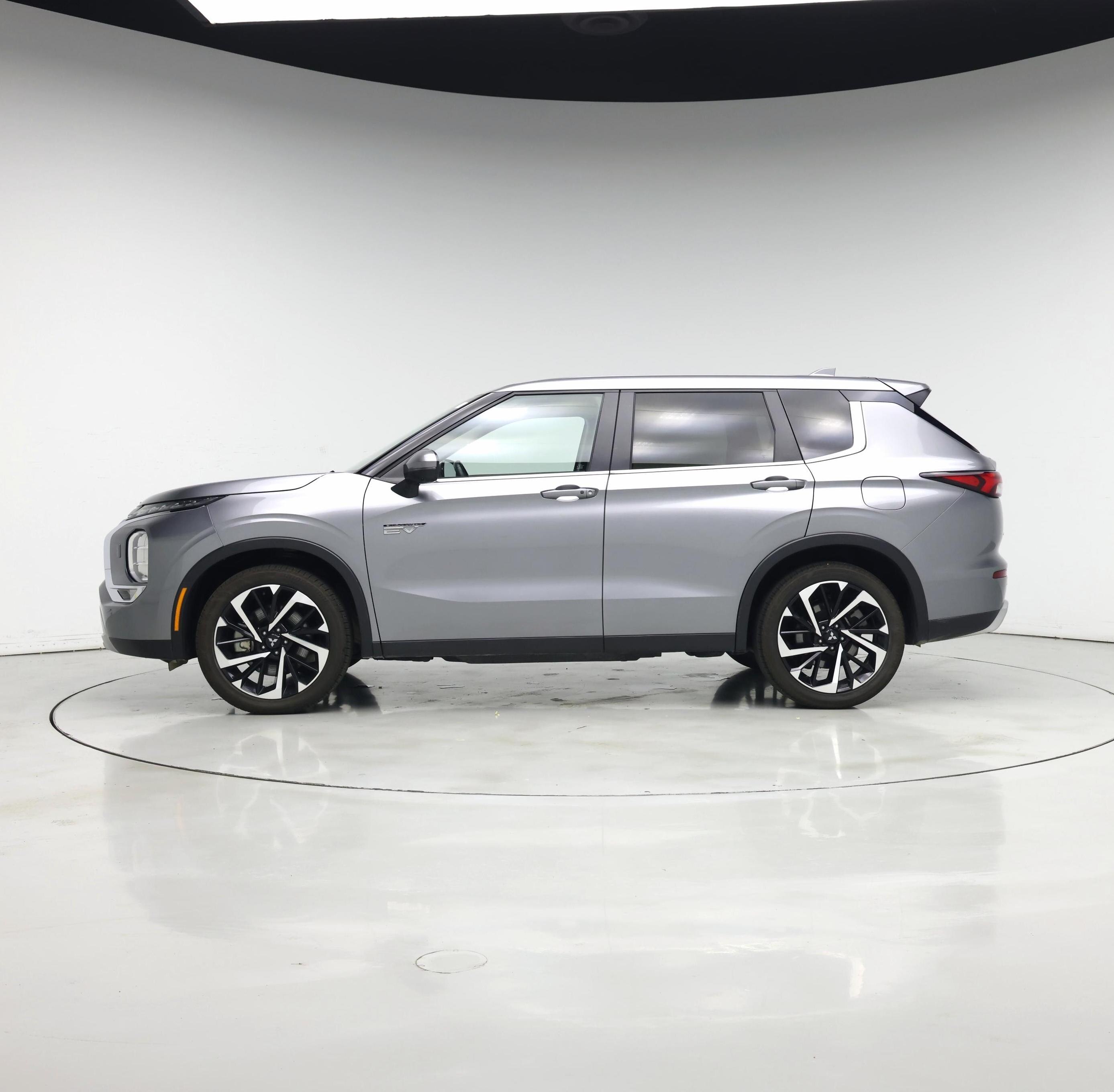 Thumbnail: 2024 Mitsubishi Outlander - 3