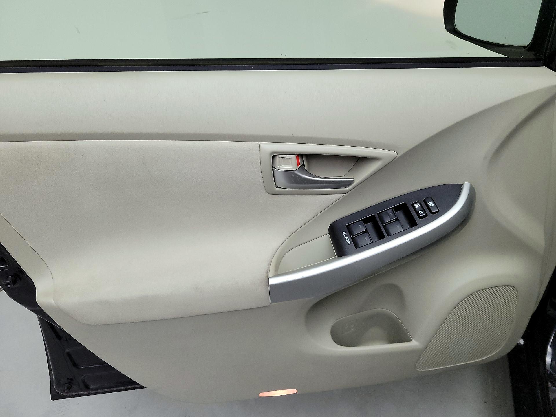 Thumbnail: 2015 Toyota Prius - 12