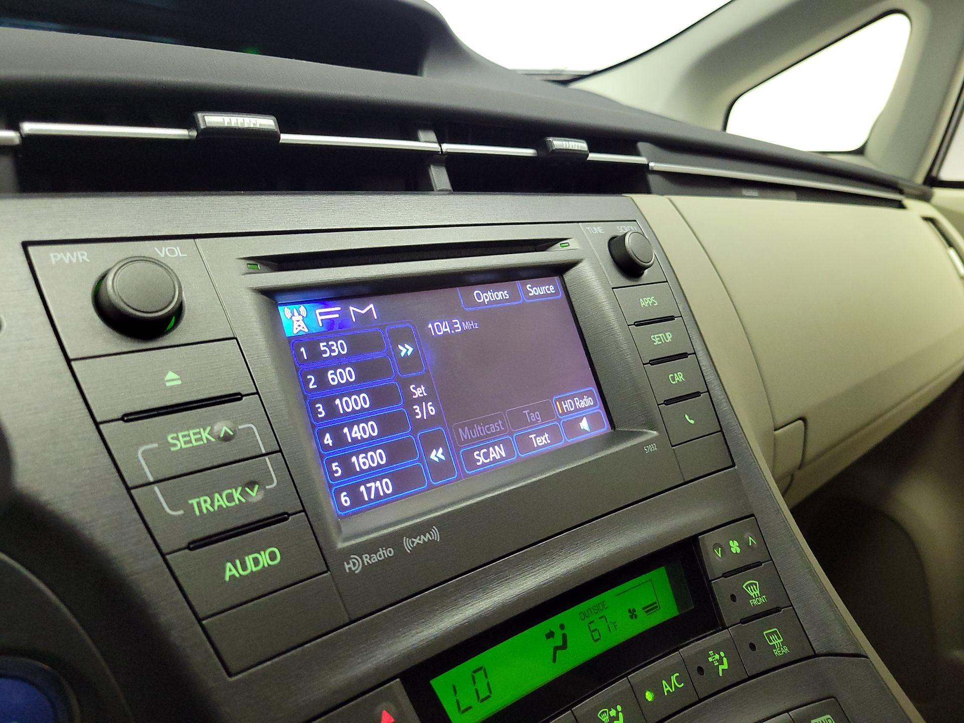 Thumbnail: 2015 Toyota Prius - 15
