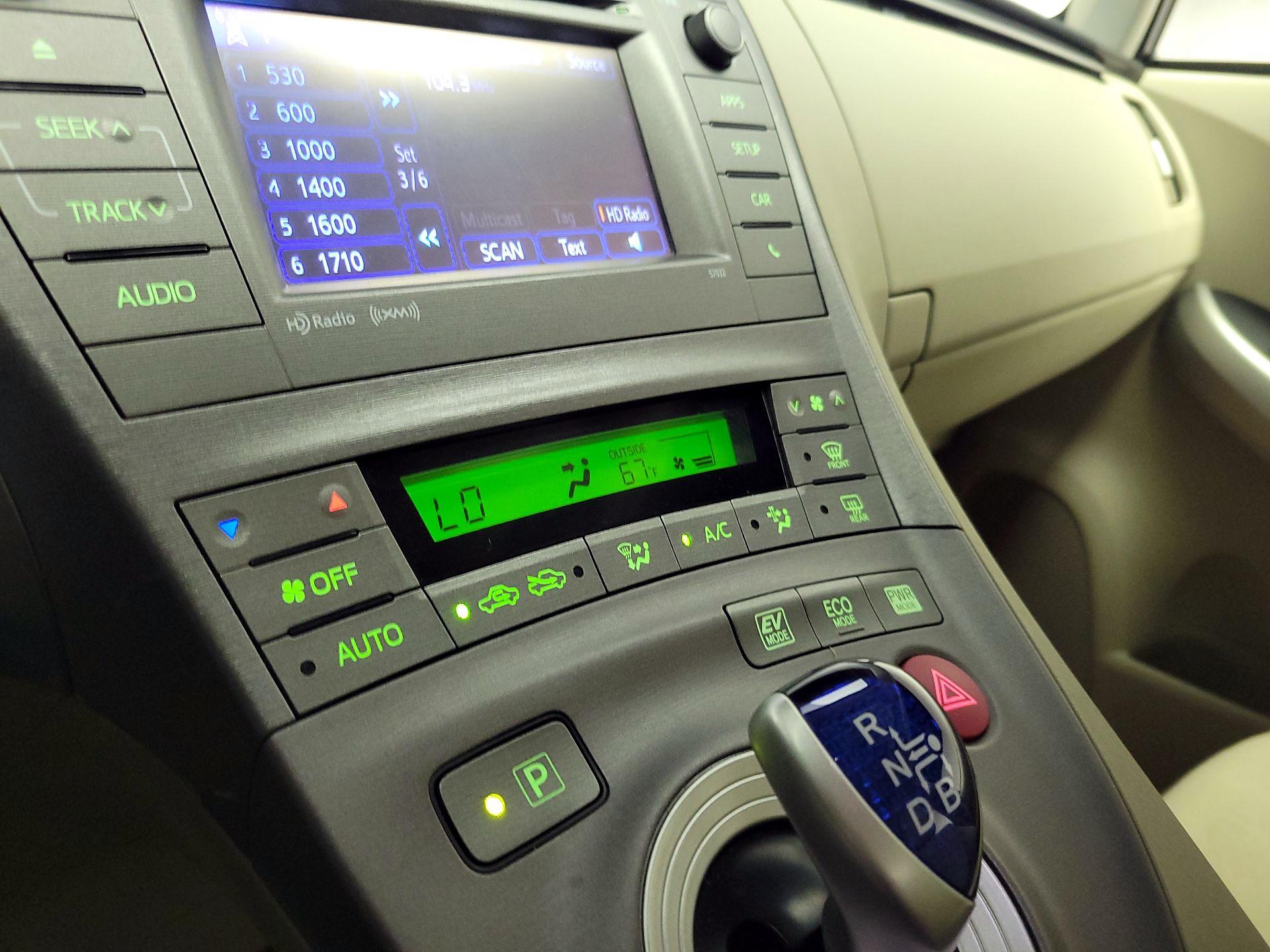 Thumbnail: 2015 Toyota Prius - 16