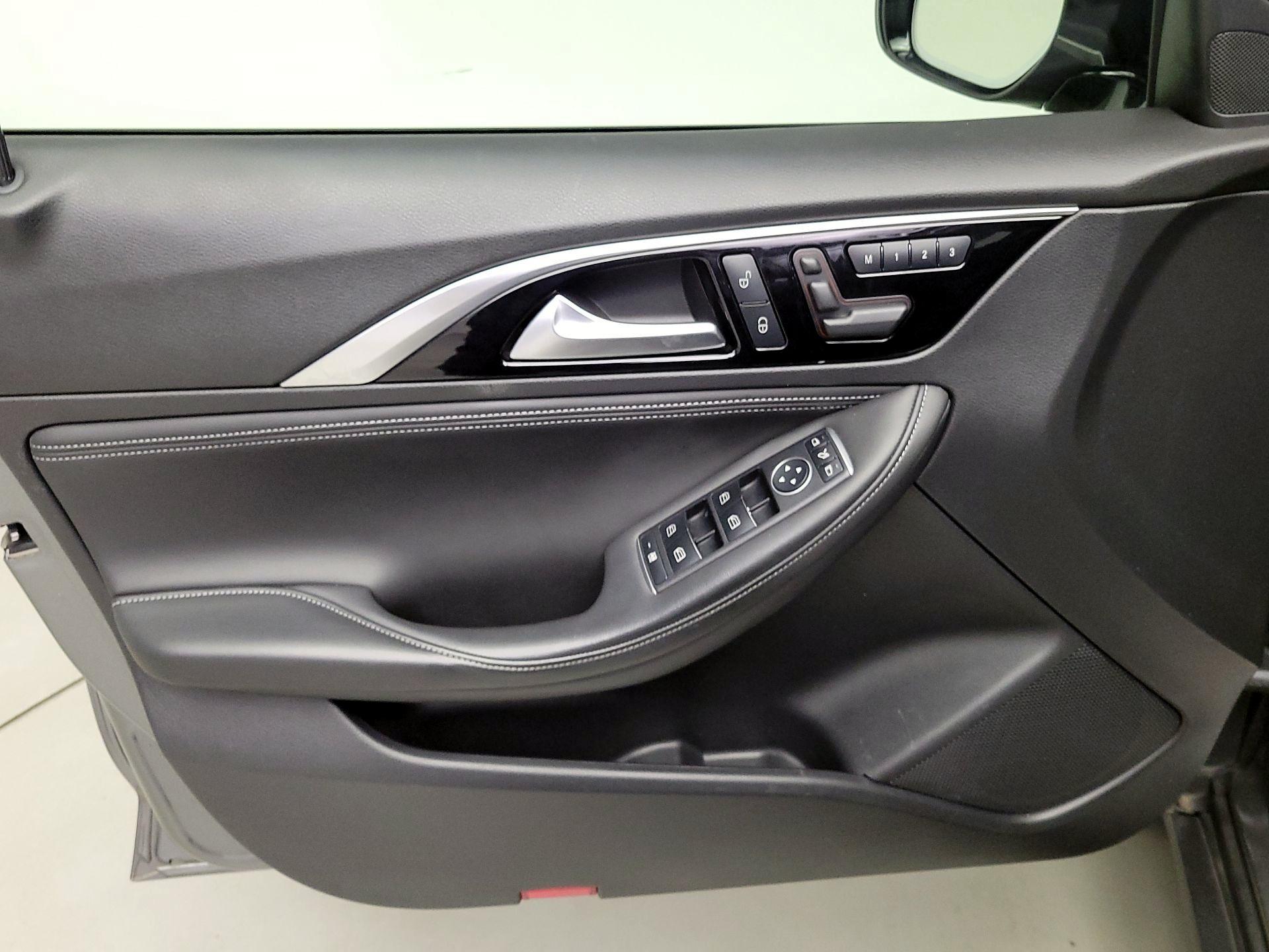 Thumbnail: 2019 INFINITI QX30 - 12
