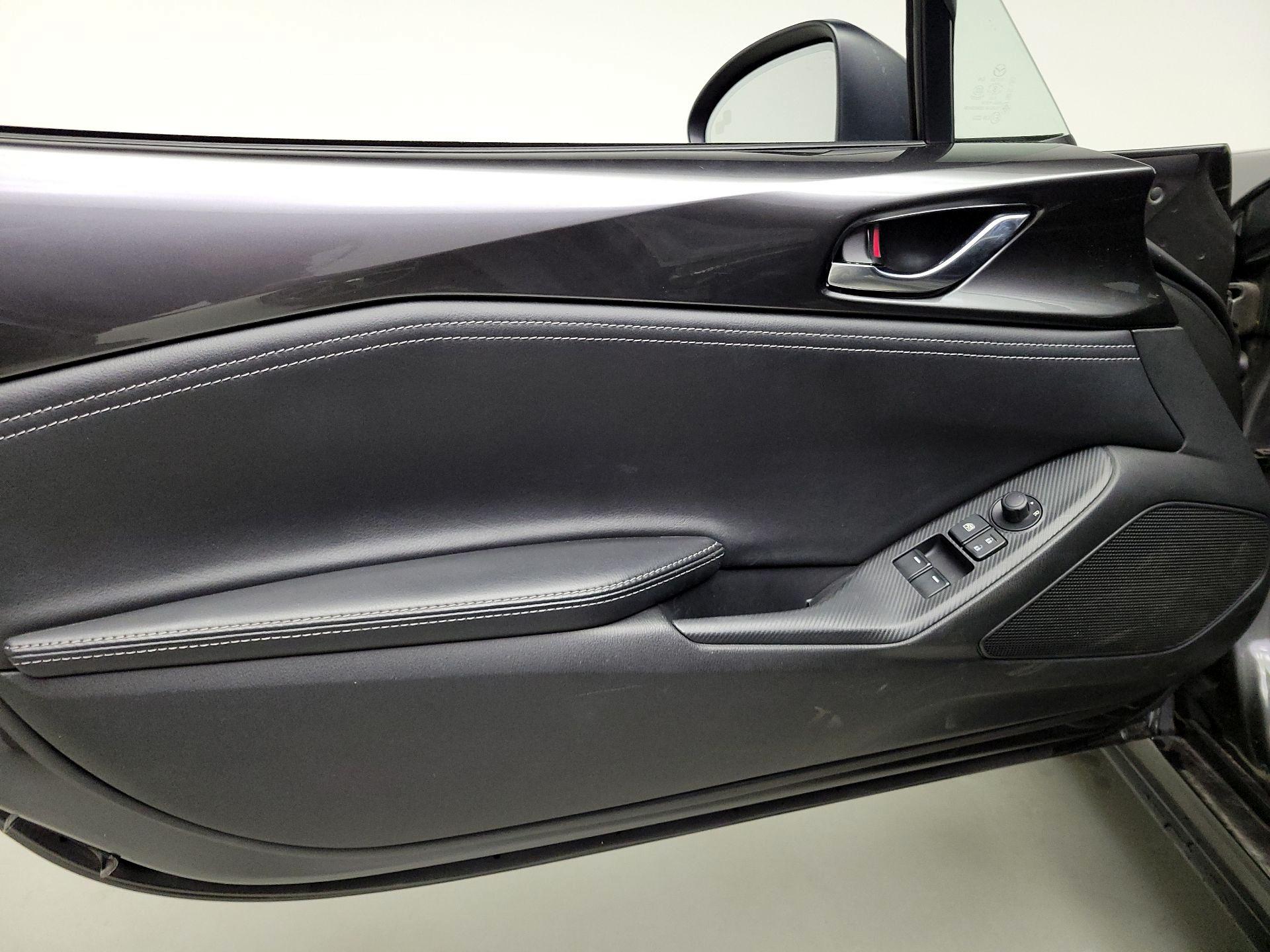 Thumbnail: 2021 Mazda MX-5 Miata - 12