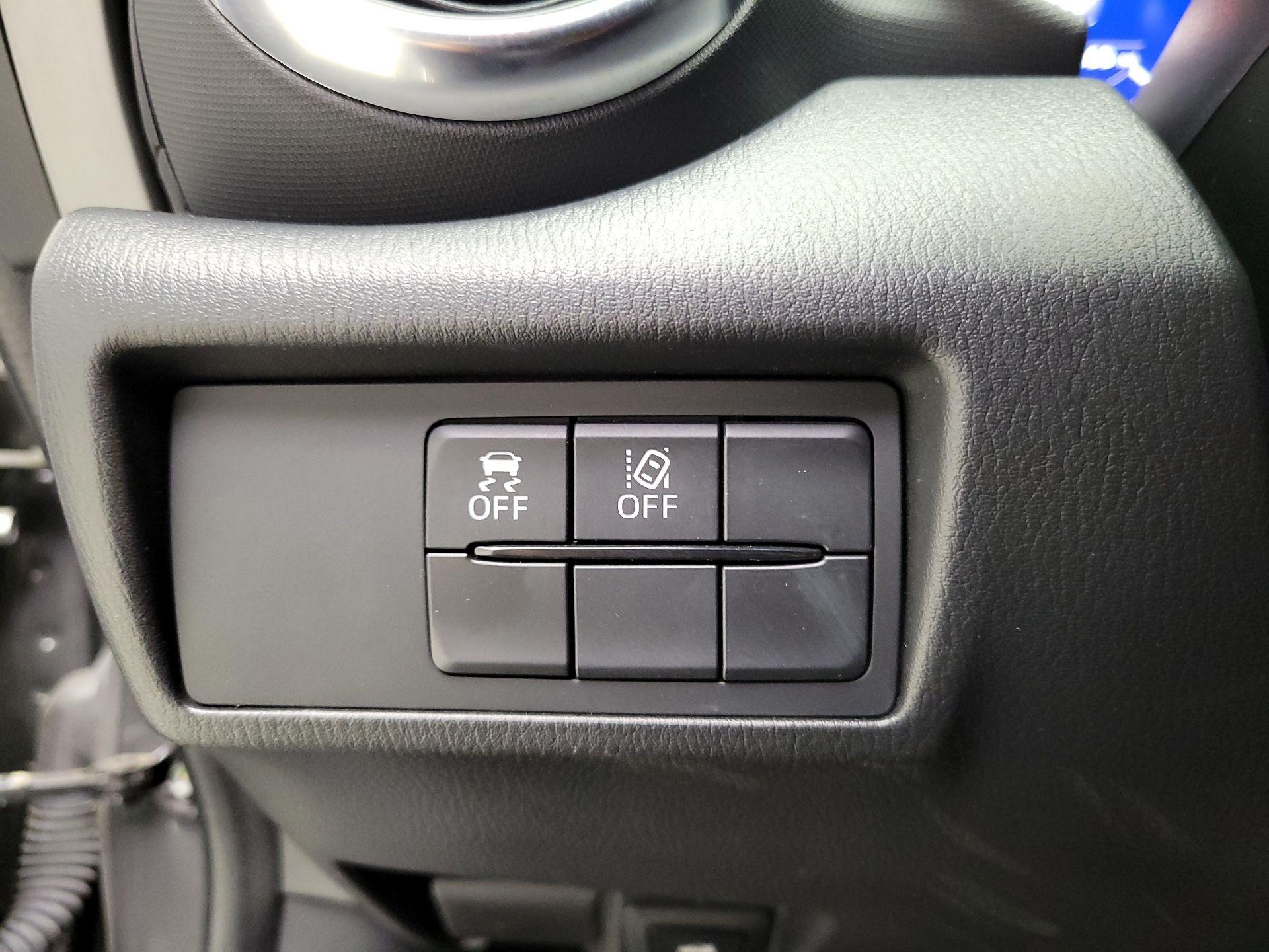 Thumbnail: 2021 Mazda MX-5 Miata - 13