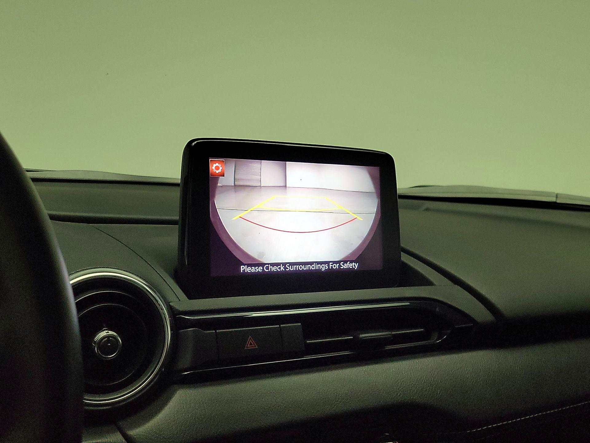 Thumbnail: 2021 Mazda MX-5 Miata - 15