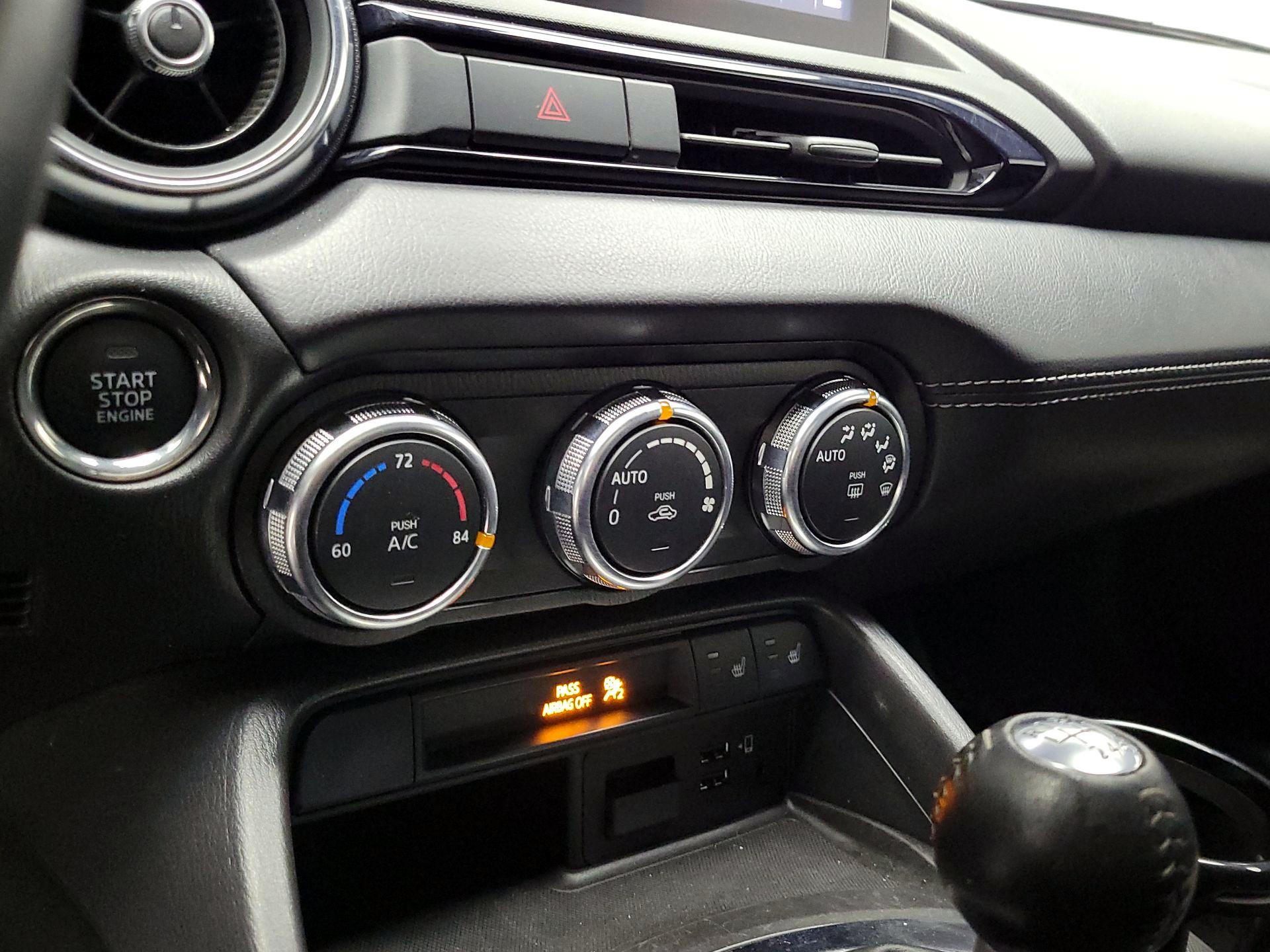 Thumbnail: 2021 Mazda MX-5 Miata - 17