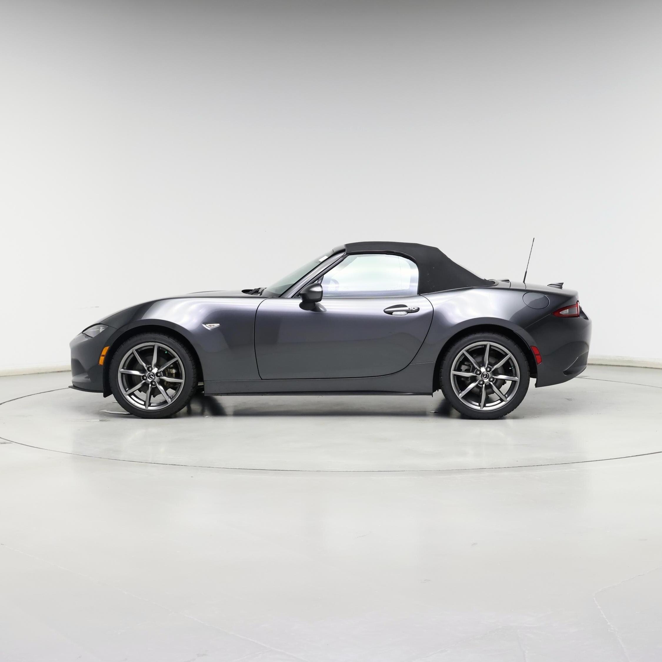 Thumbnail: 2021 Mazda MX-5 Miata - 3