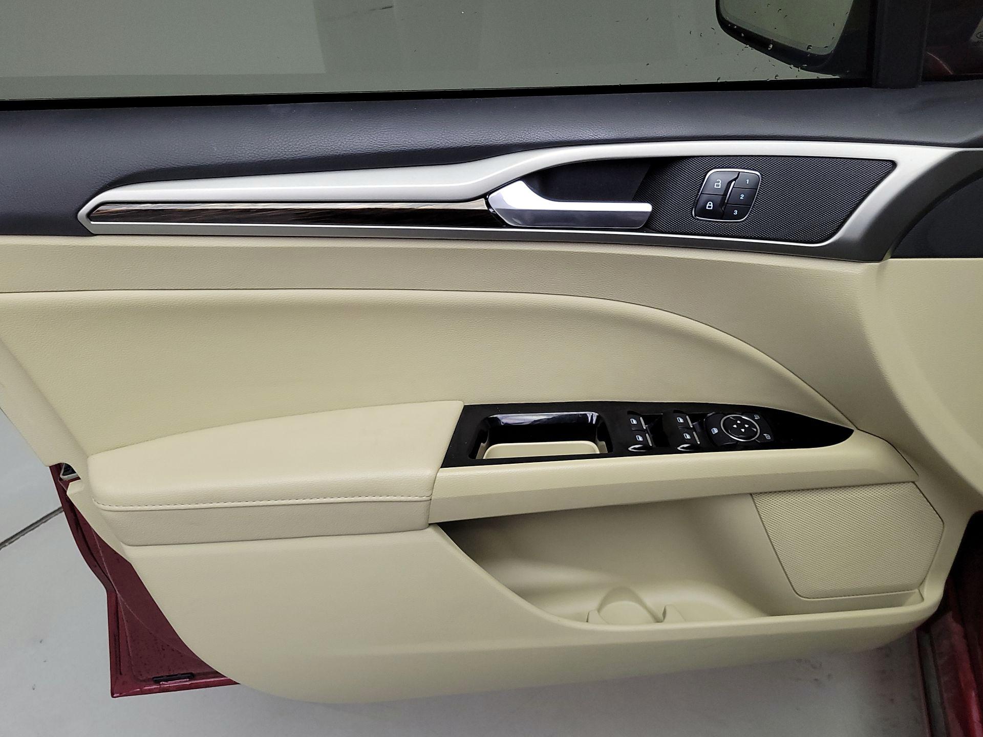 Thumbnail: 2016 Ford Fusion - 12