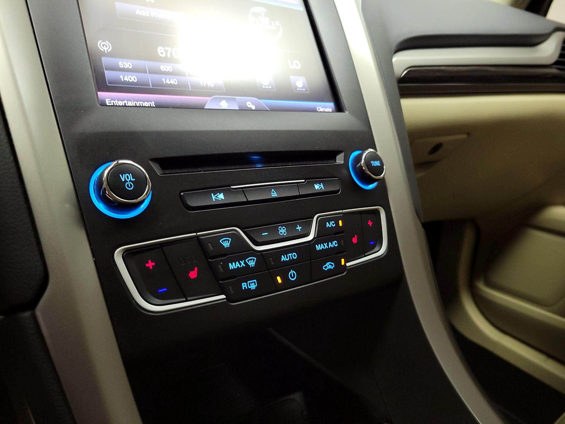 Thumbnail: 2016 Ford Fusion - 16
