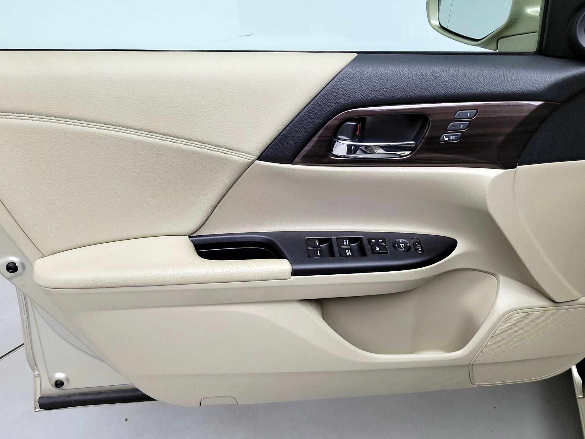 Thumbnail: 2016 Honda Accord - 12
