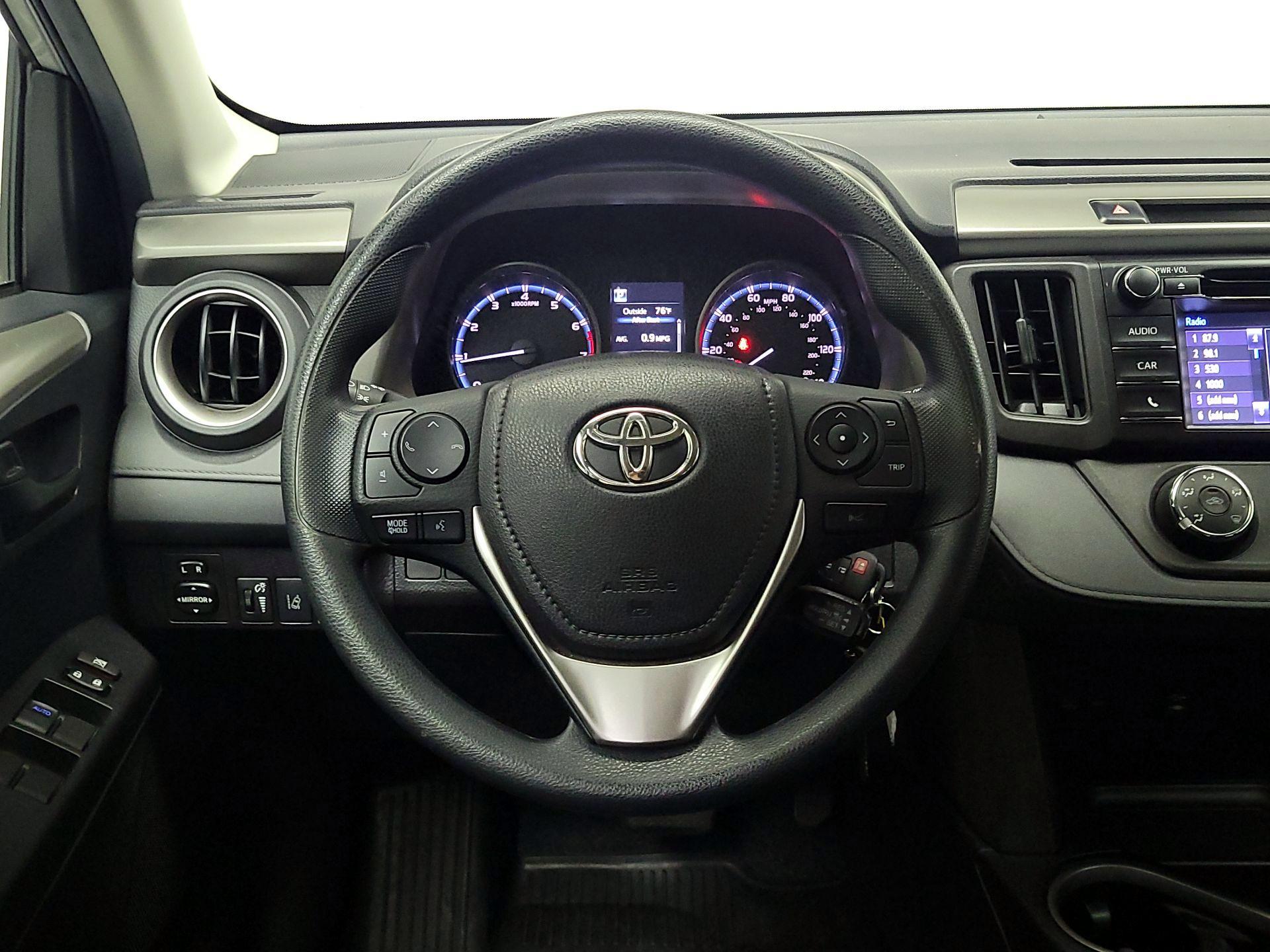 Thumbnail: 2018 Toyota RAV4 - 10