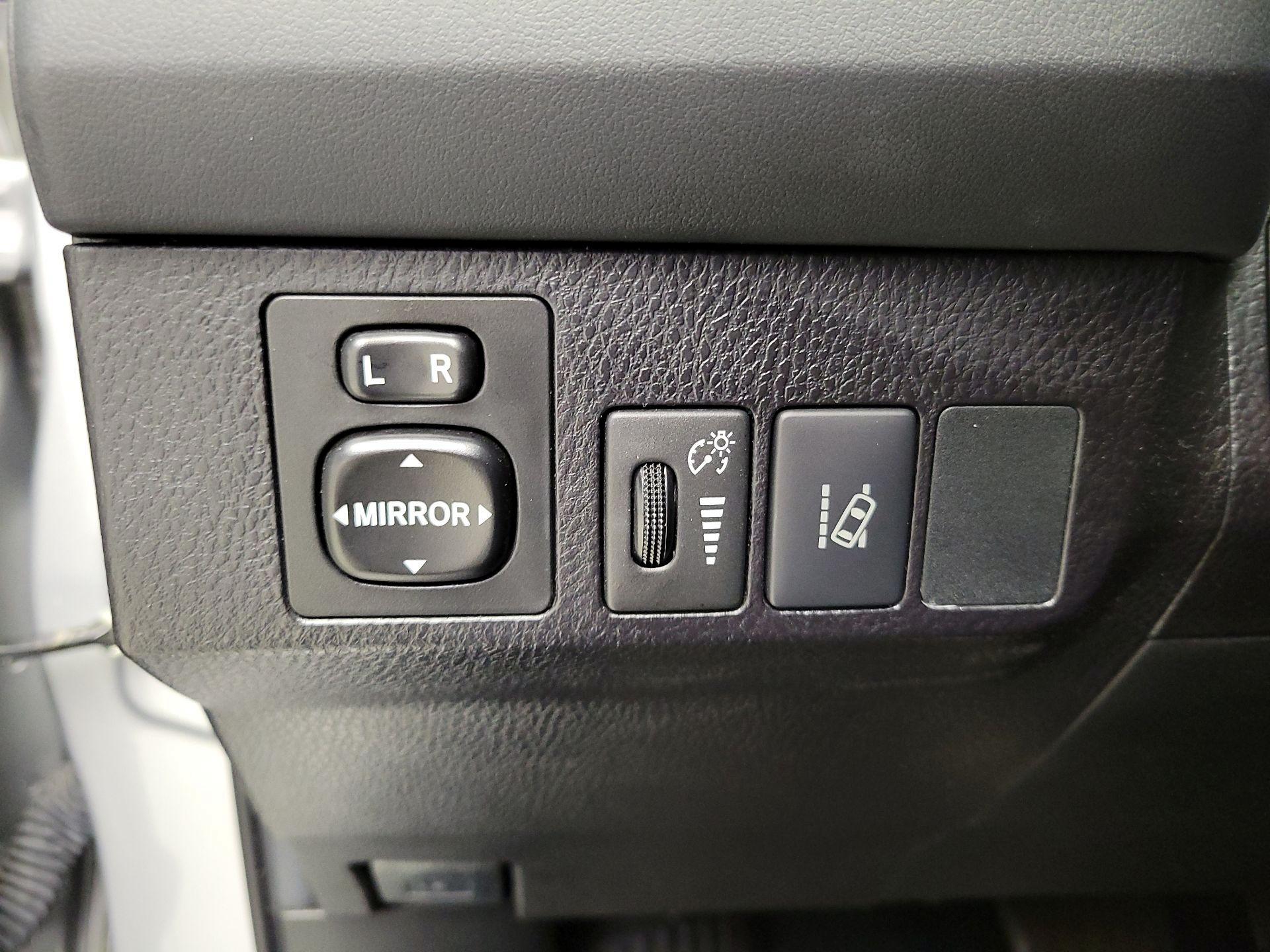 Thumbnail: 2018 Toyota RAV4 - 13