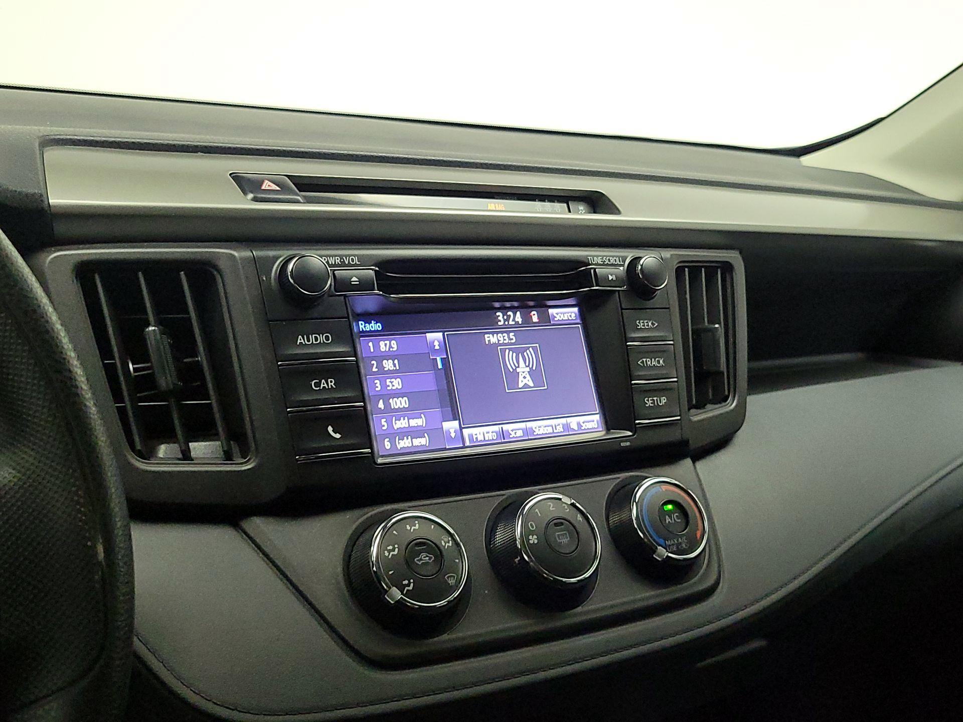 Thumbnail: 2018 Toyota RAV4 - 15