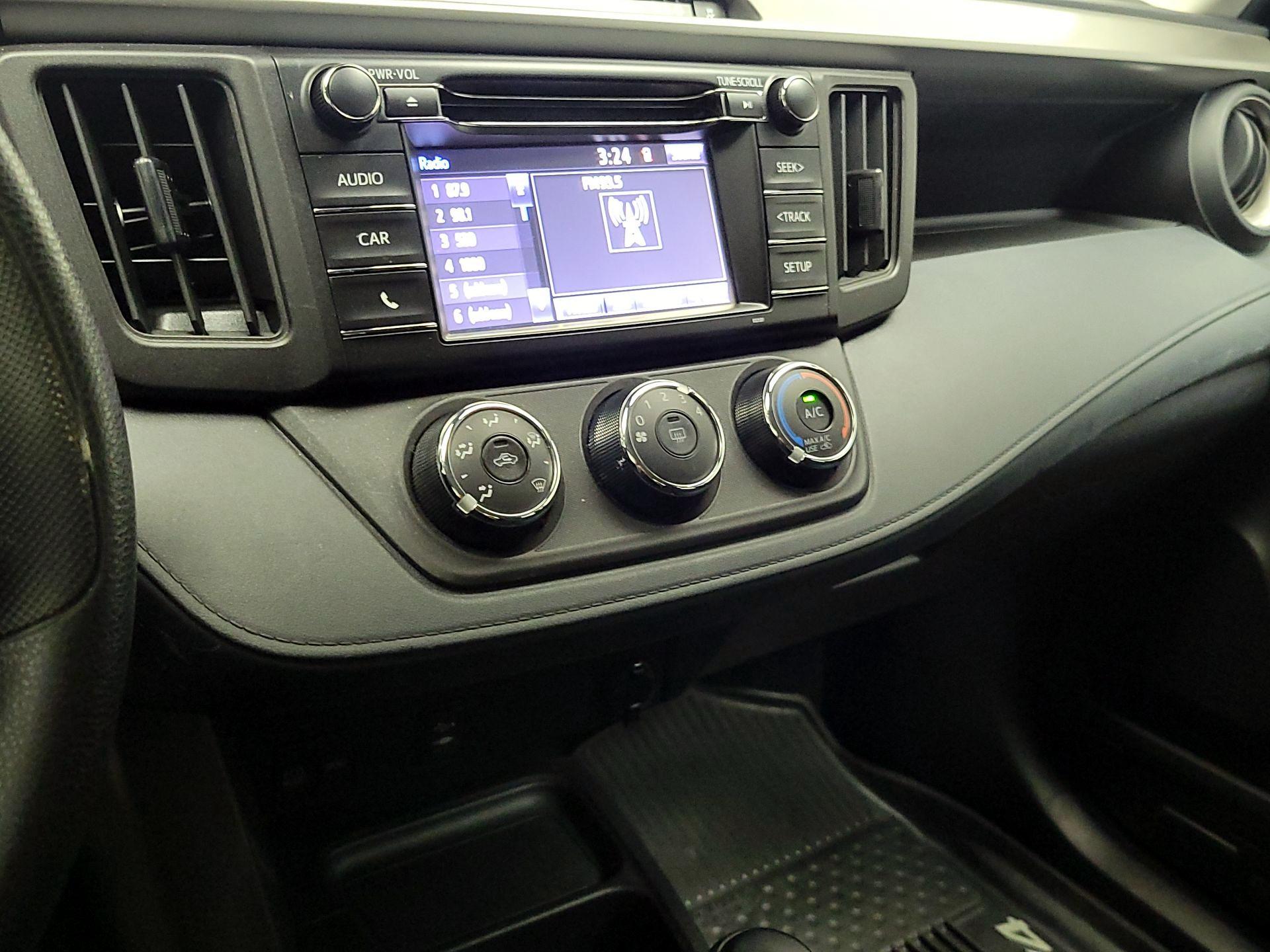 Thumbnail: 2018 Toyota RAV4 - 16